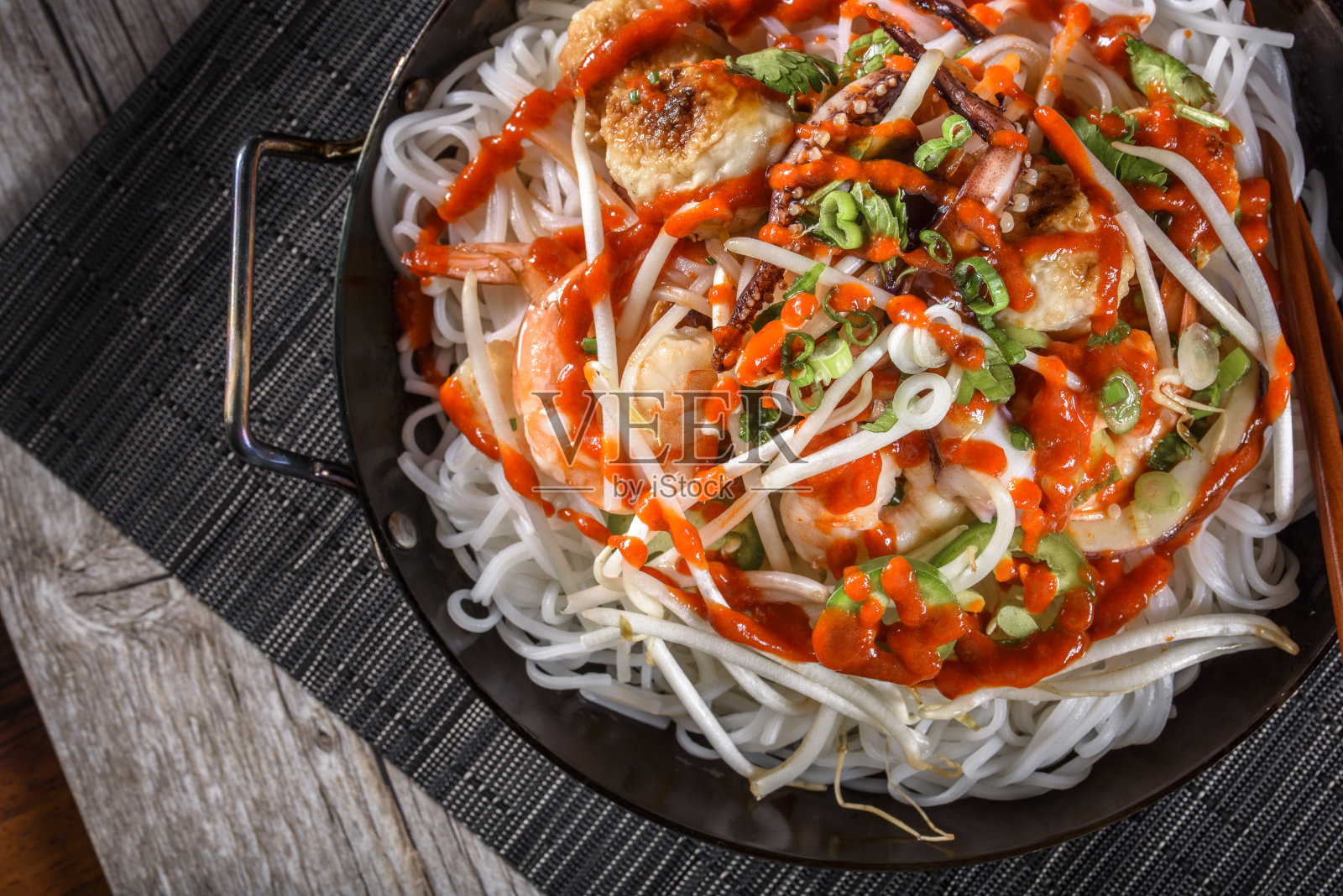 美味的豆芽虾青菜面照片摄影图片