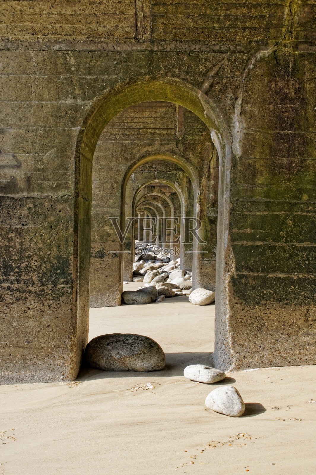 拱门下面照片摄影图片