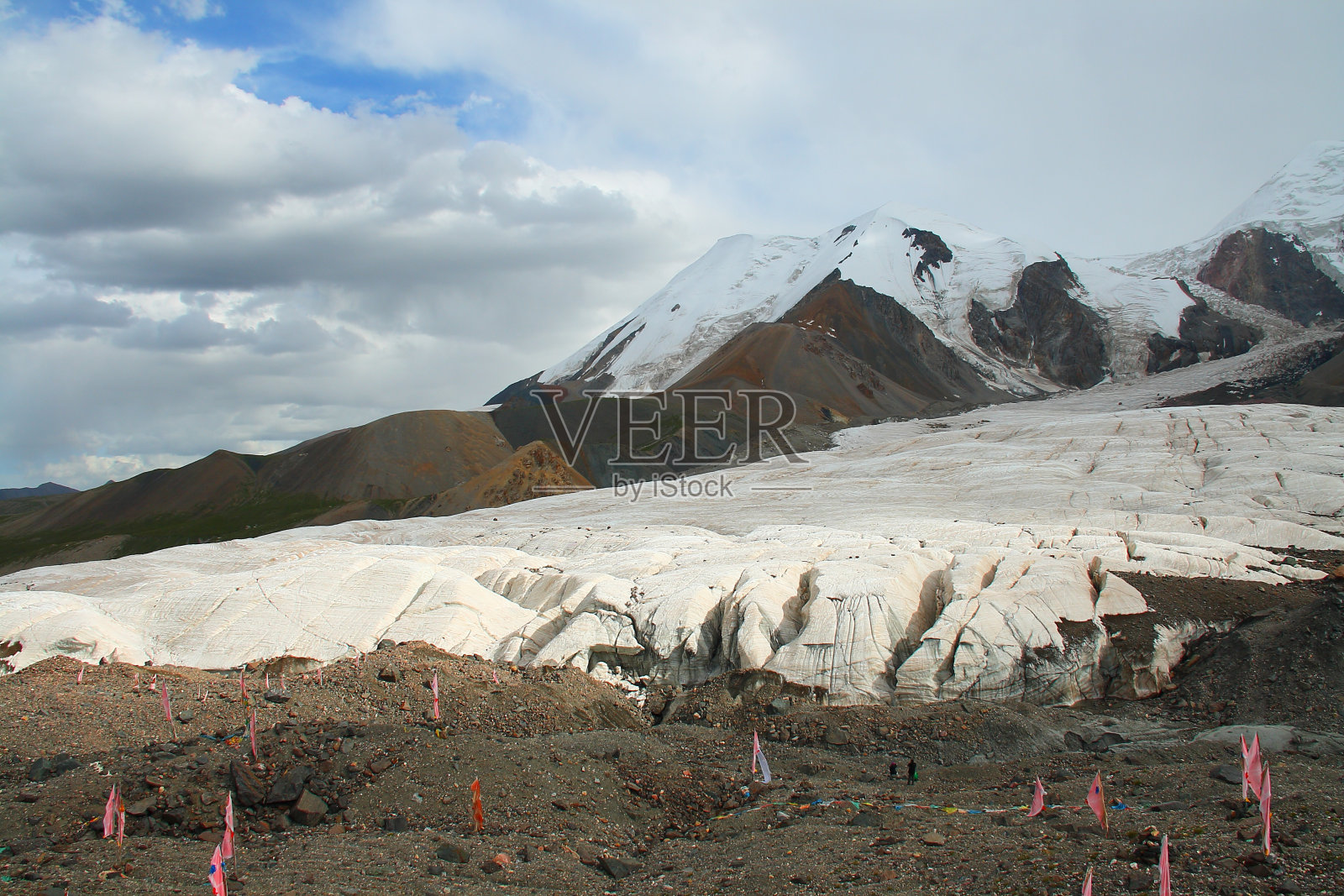 西藏高原上的神圣雪山和冰川照片摄影图片