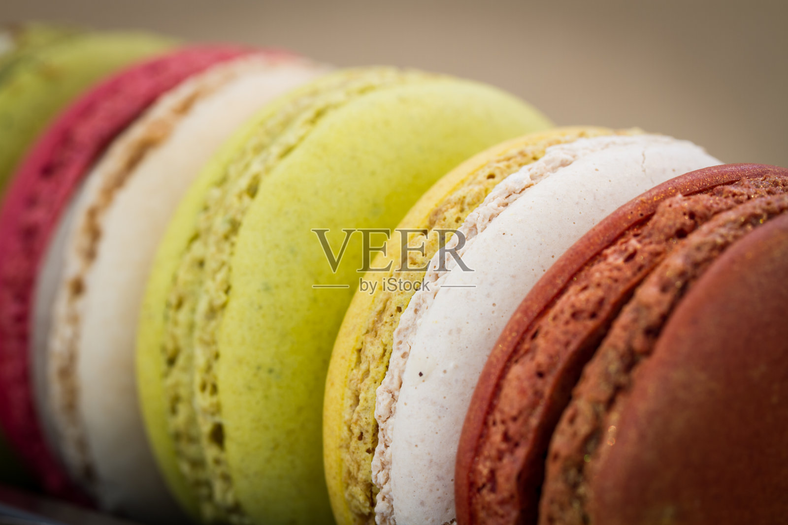 特写镜头色彩斑斓的马卡龙照片摄影图片