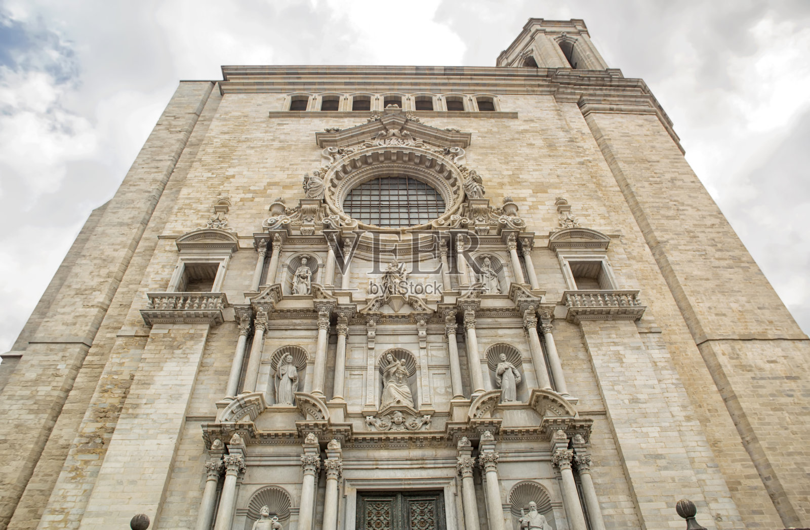 赫罗纳大教堂正面的细节照片摄影图片