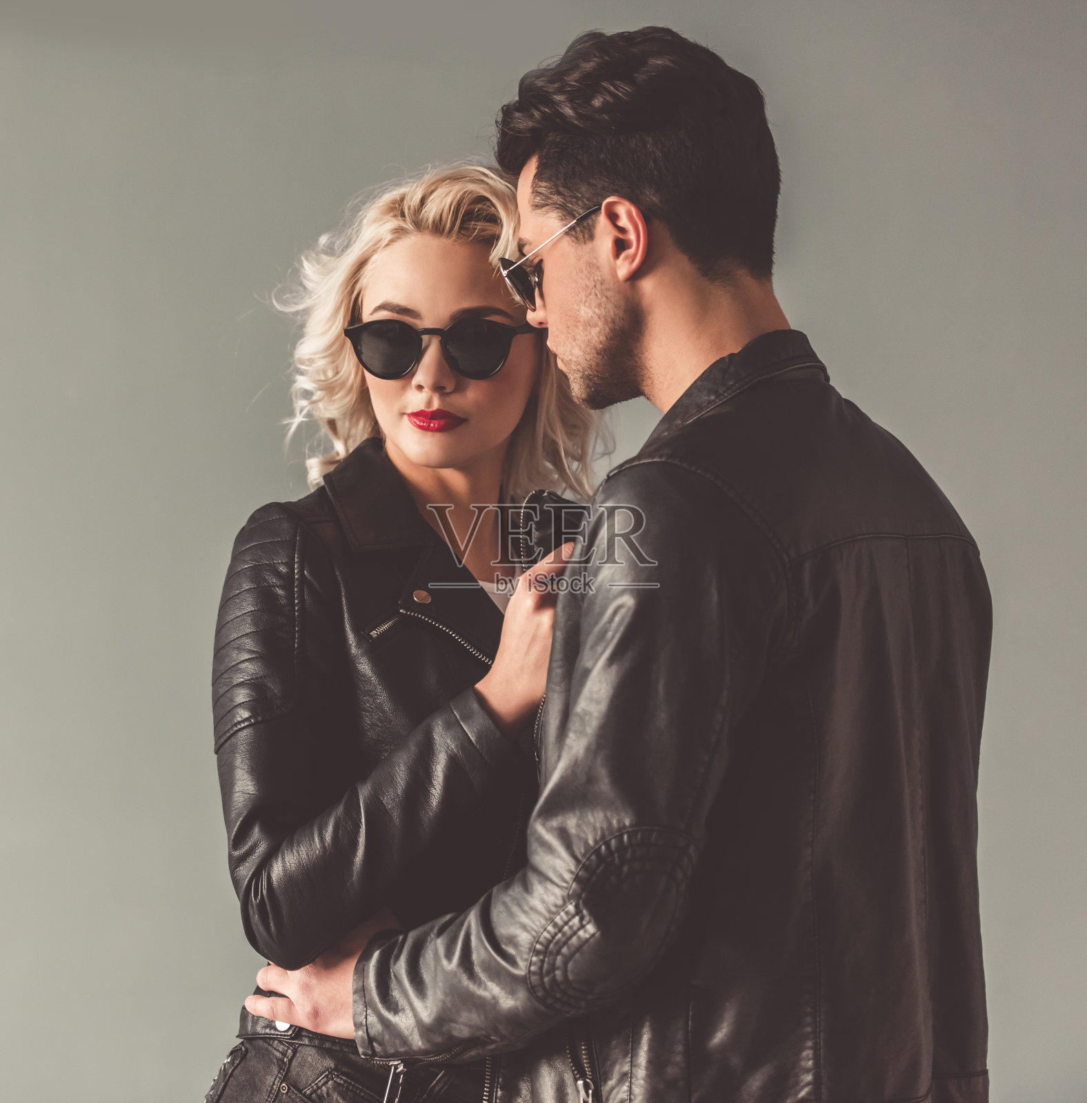 时尚的年轻夫妇照片摄影图片