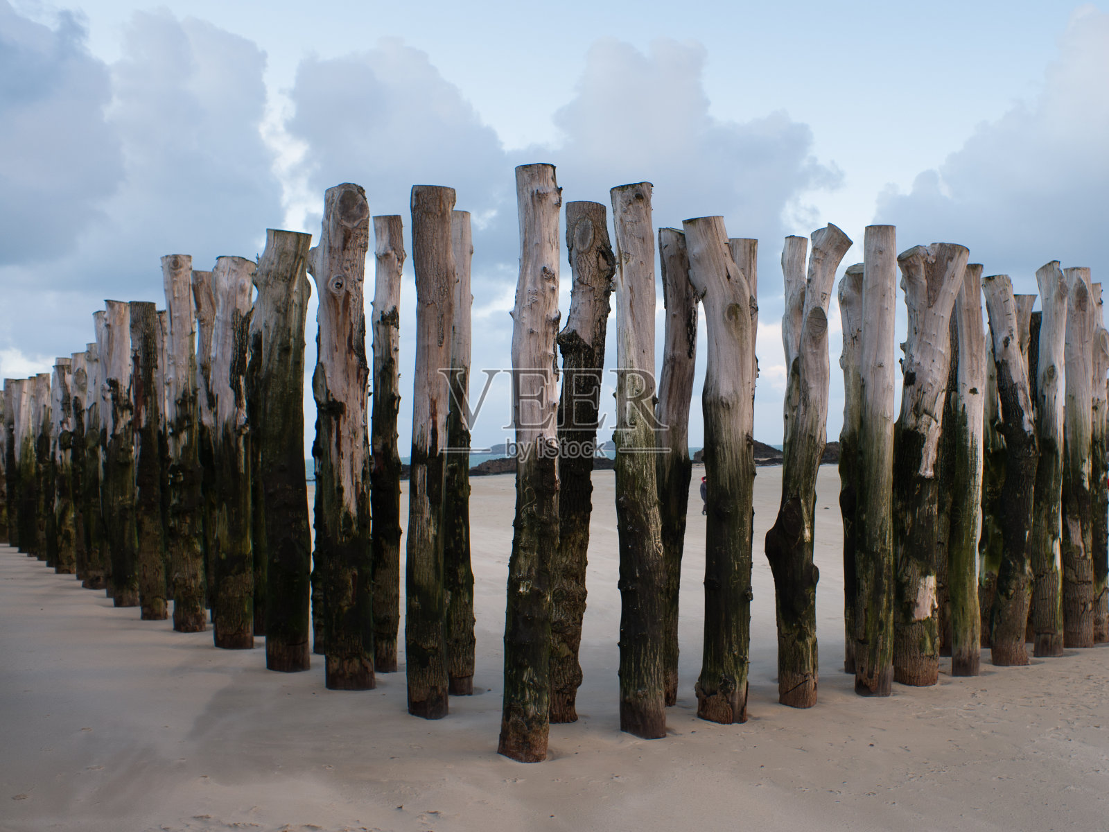 圣马洛海滩防波堤照片摄影图片