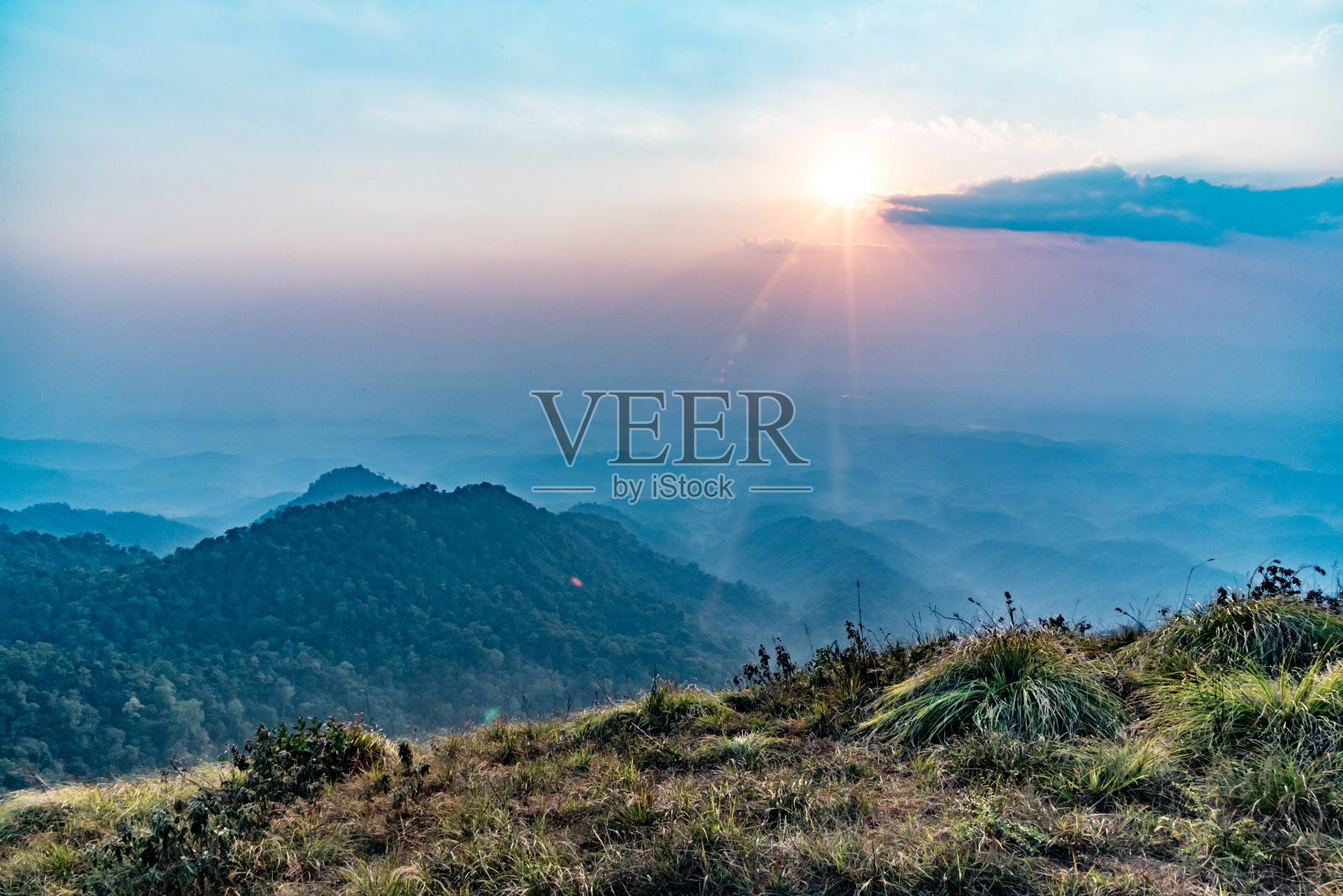 日落时分的山景照片摄影图片