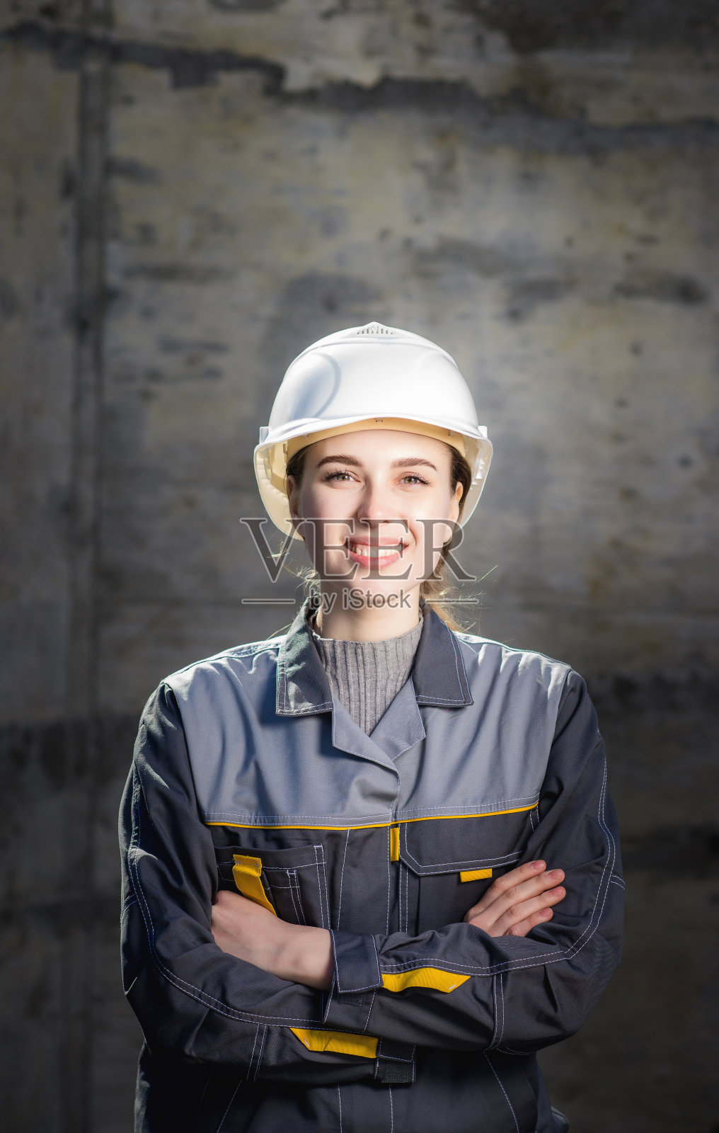 建筑工地的女工人照片摄影图片