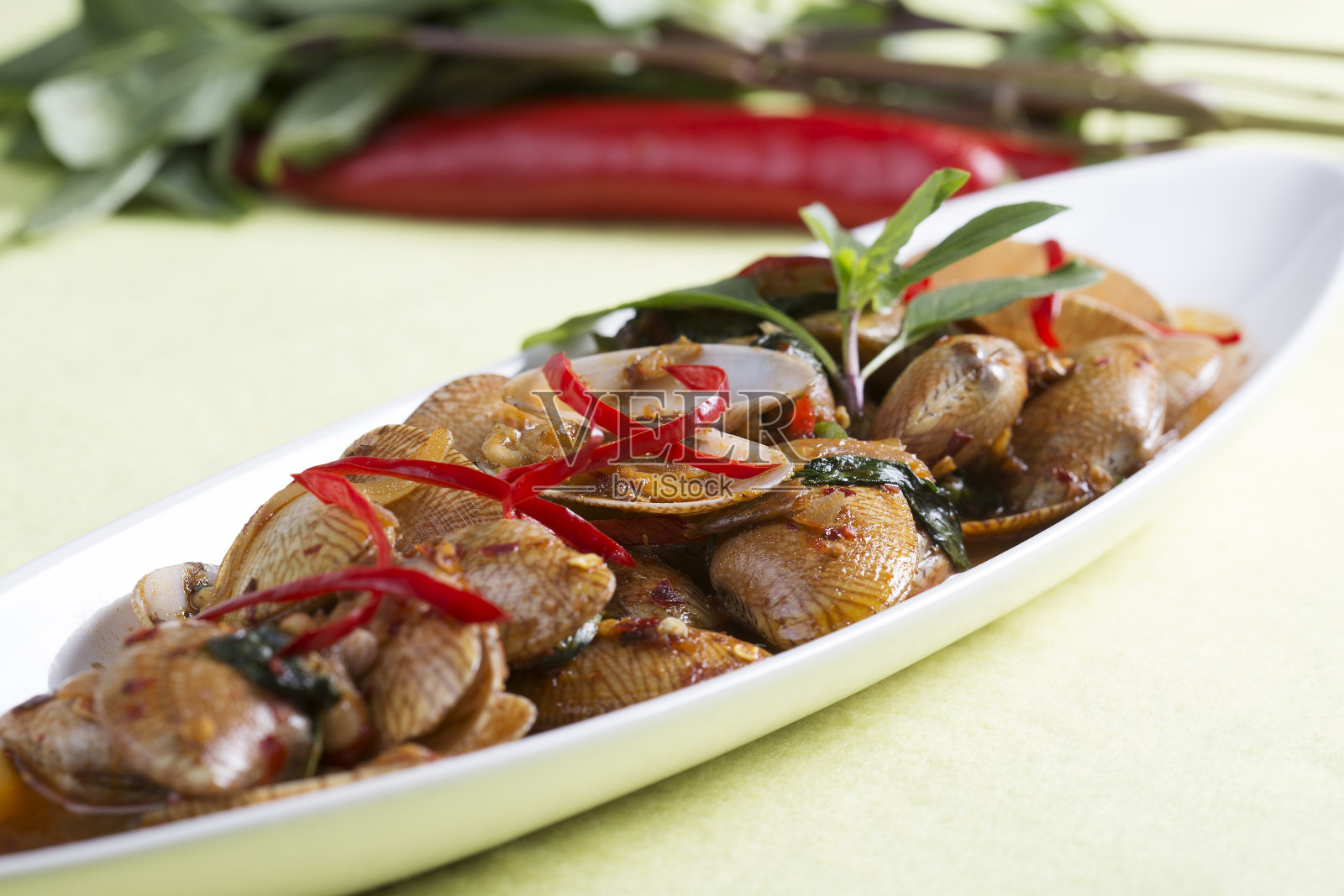 用烤辣椒酱炒蛤蜊照片摄影图片