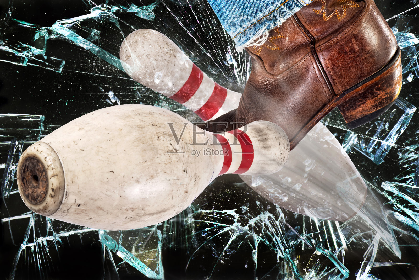 打保龄球。照片摄影图片