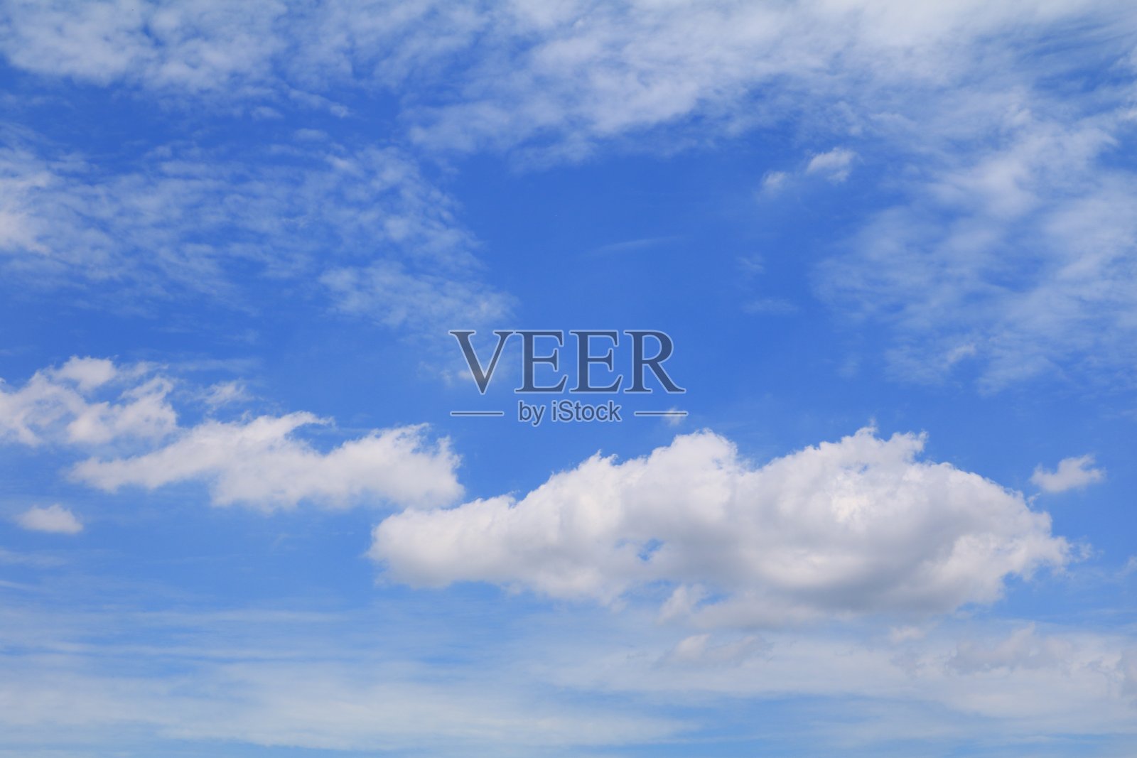 蓝天白云，美丽多彩的自然与复制空间添加文字照片摄影图片