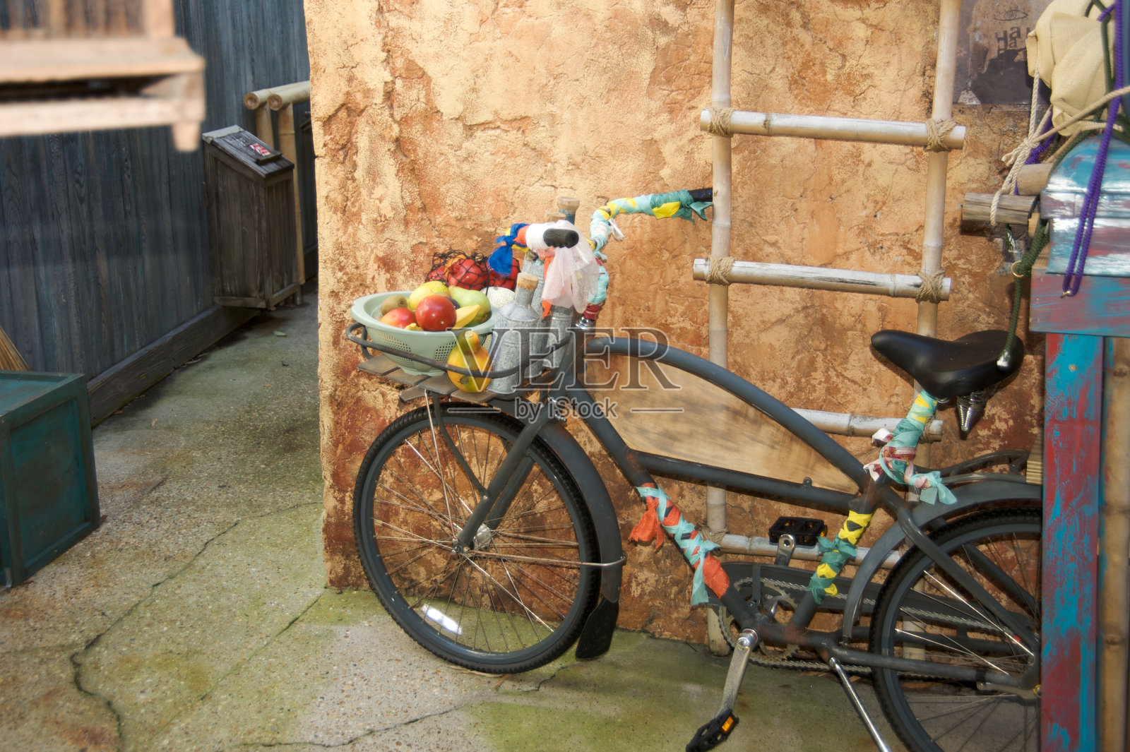 亚洲市场的旧自行车照片摄影图片