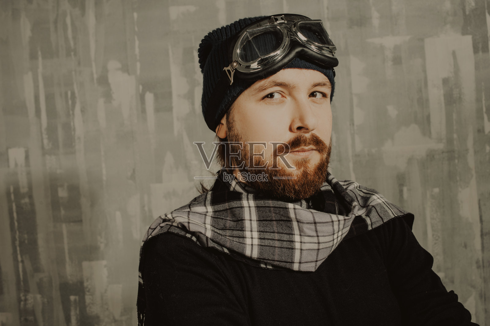 复古的男孩飞行员。戴着眼镜戴着围巾的男人，幻想中的飞行员形象照片摄影图片
