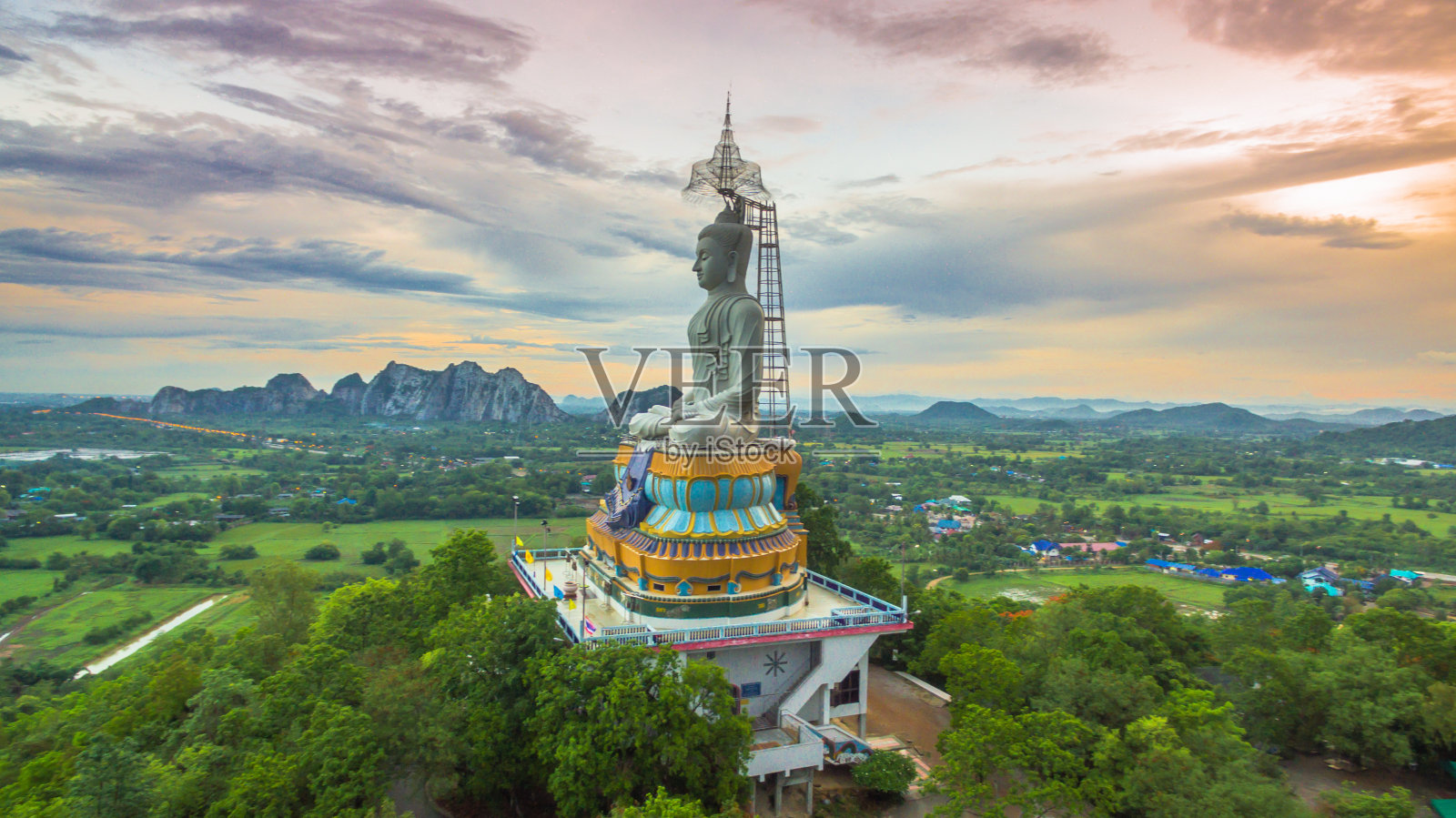 日落在Wat Nong hai大佛照片摄影图片