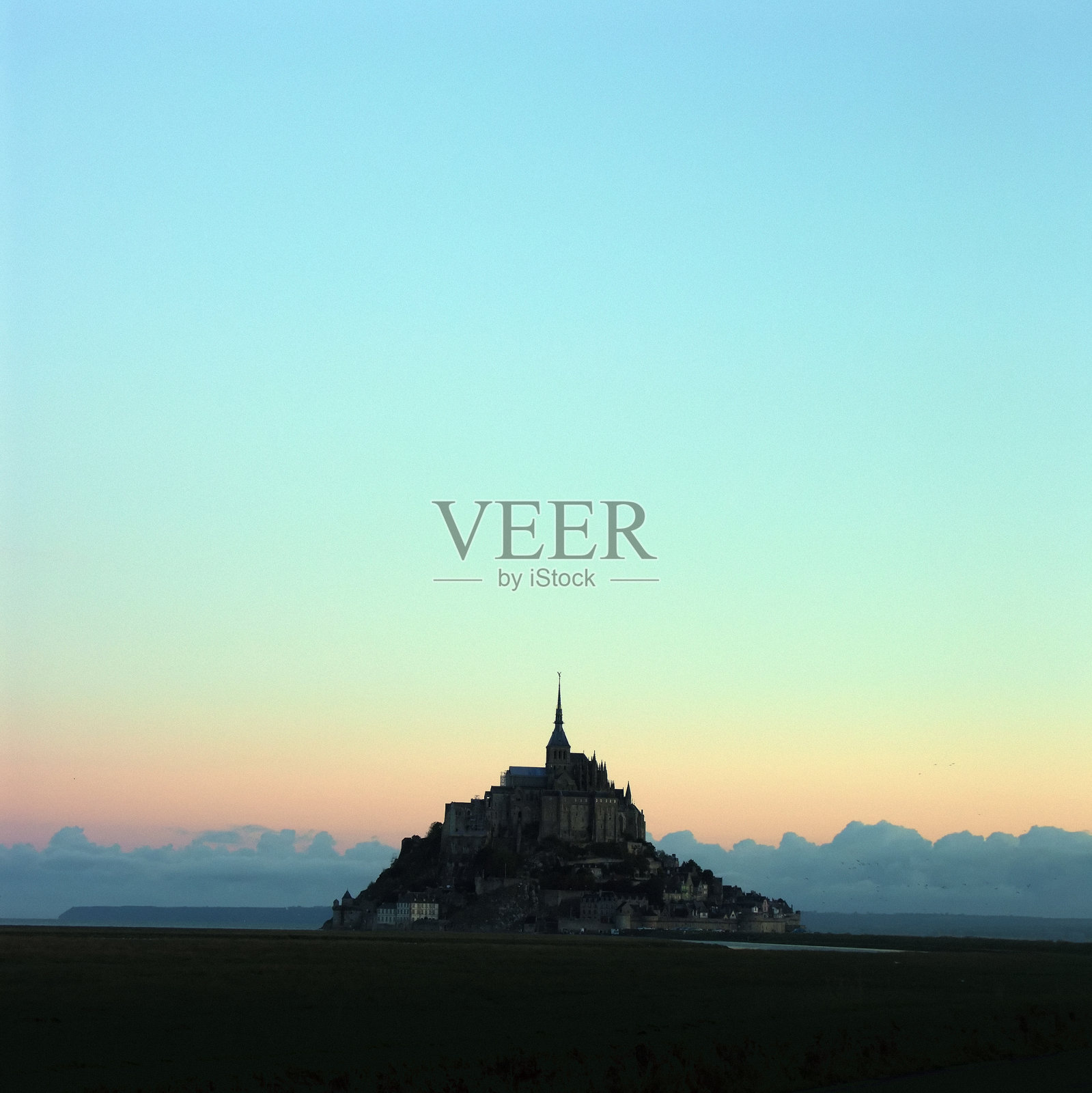 清晨的圣米歇尔山照片摄影图片