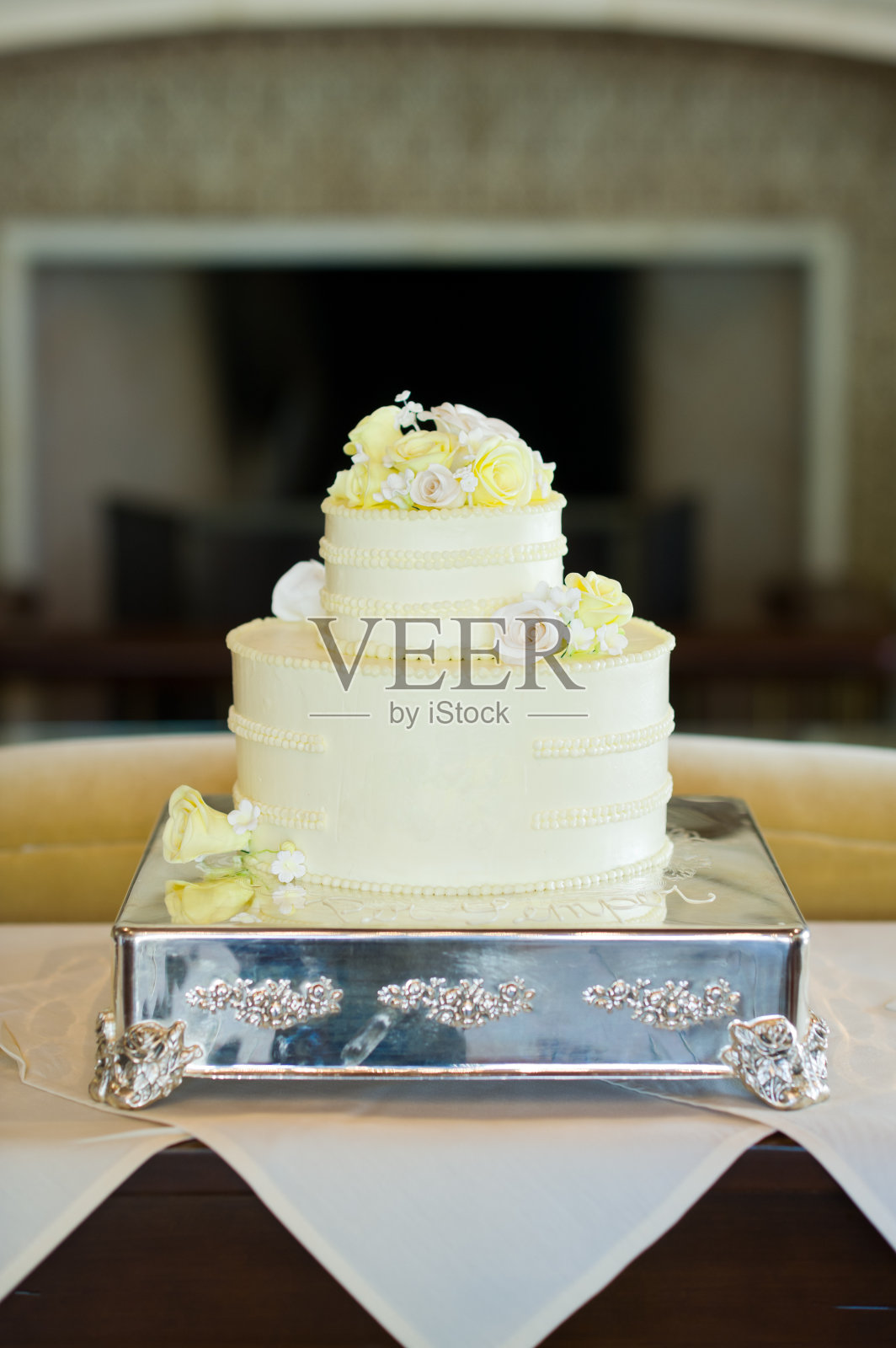 淡黄色结婚蛋糕照片摄影图片