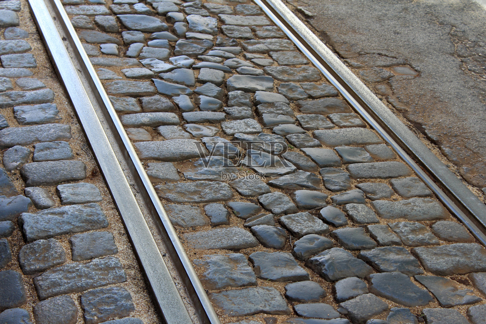 典型的里斯本有轨电车和街道，葡萄牙照片摄影图片