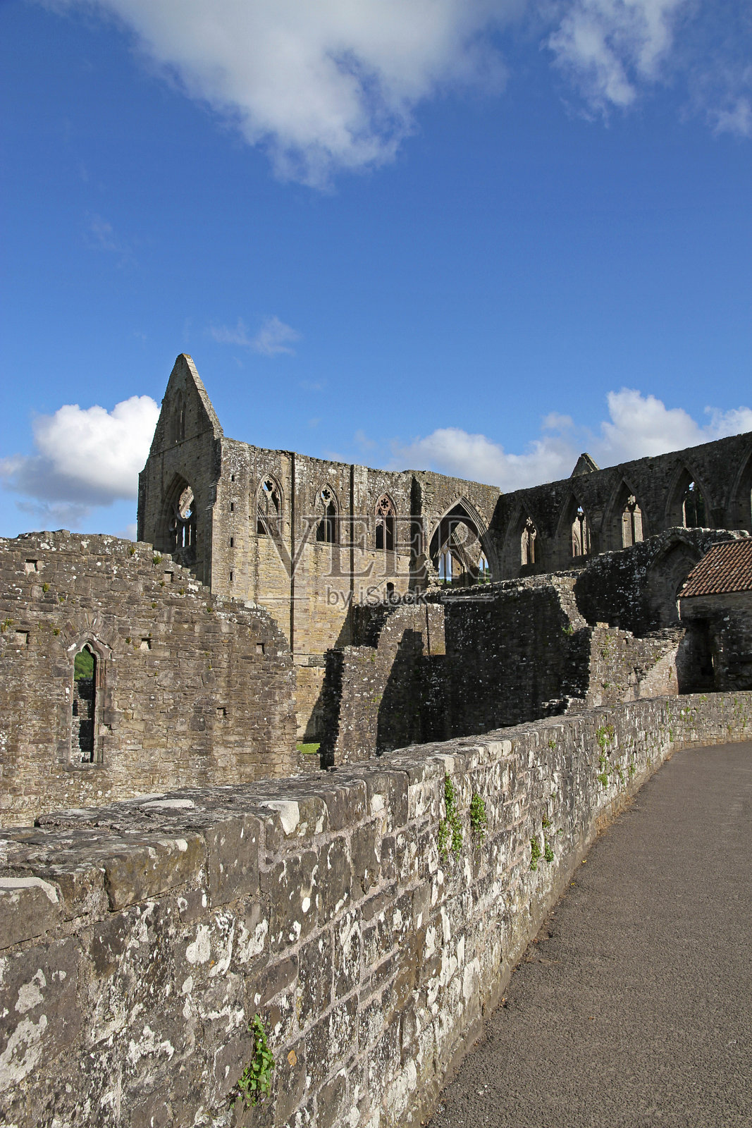 沿着修道院小径照片摄影图片