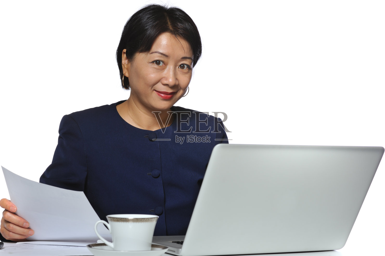 办公室里的亚洲女商人照片摄影图片