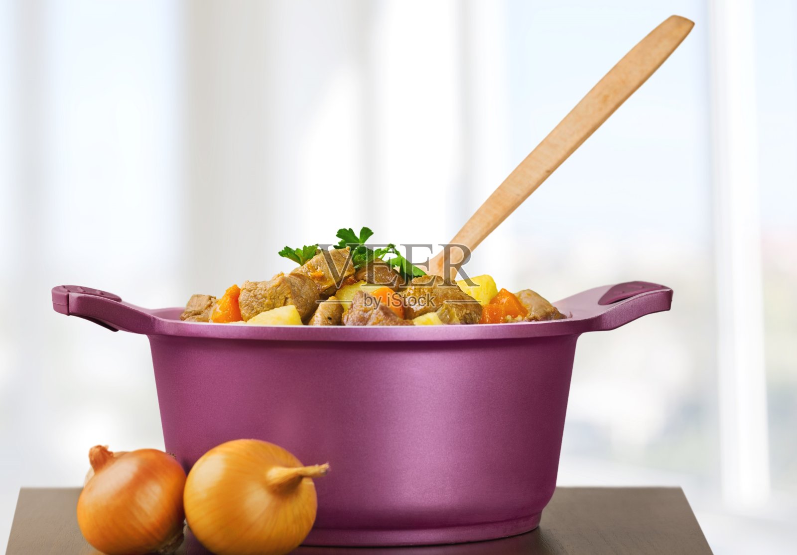 炖肉，炖牛肉，炖锅照片摄影图片