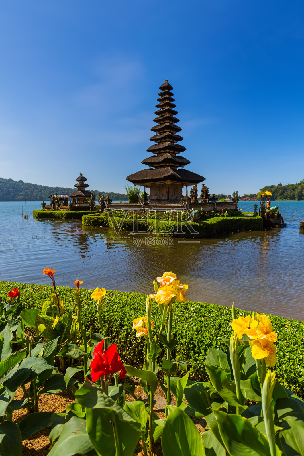 乌伦达努神庙-巴厘岛印度尼西亚照片摄影图片