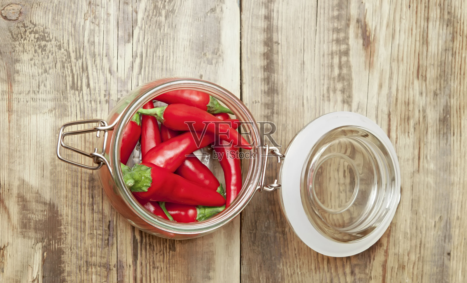 顶视图玻璃罐与辣椒照片摄影图片