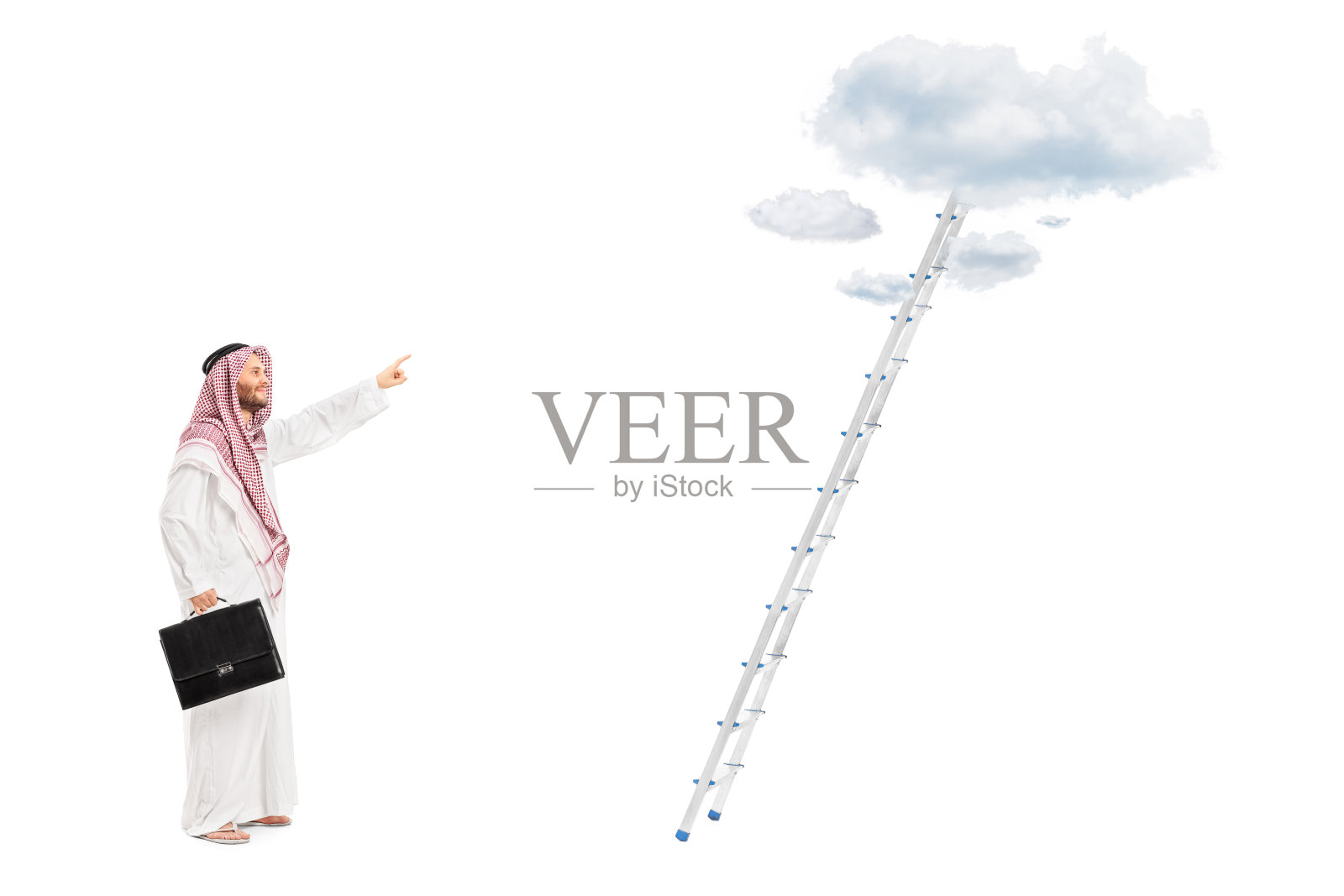 拿着公文包站在梯子前的阿拉伯男人照片摄影图片