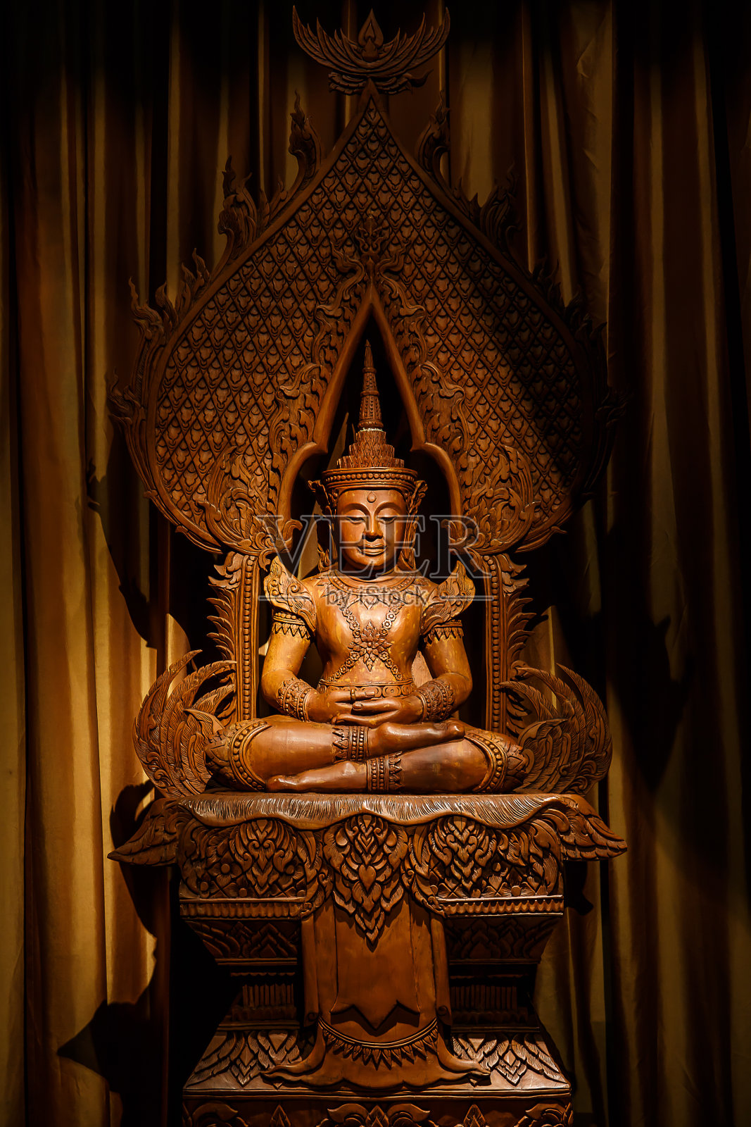 佛像雕刻的木头照片摄影图片