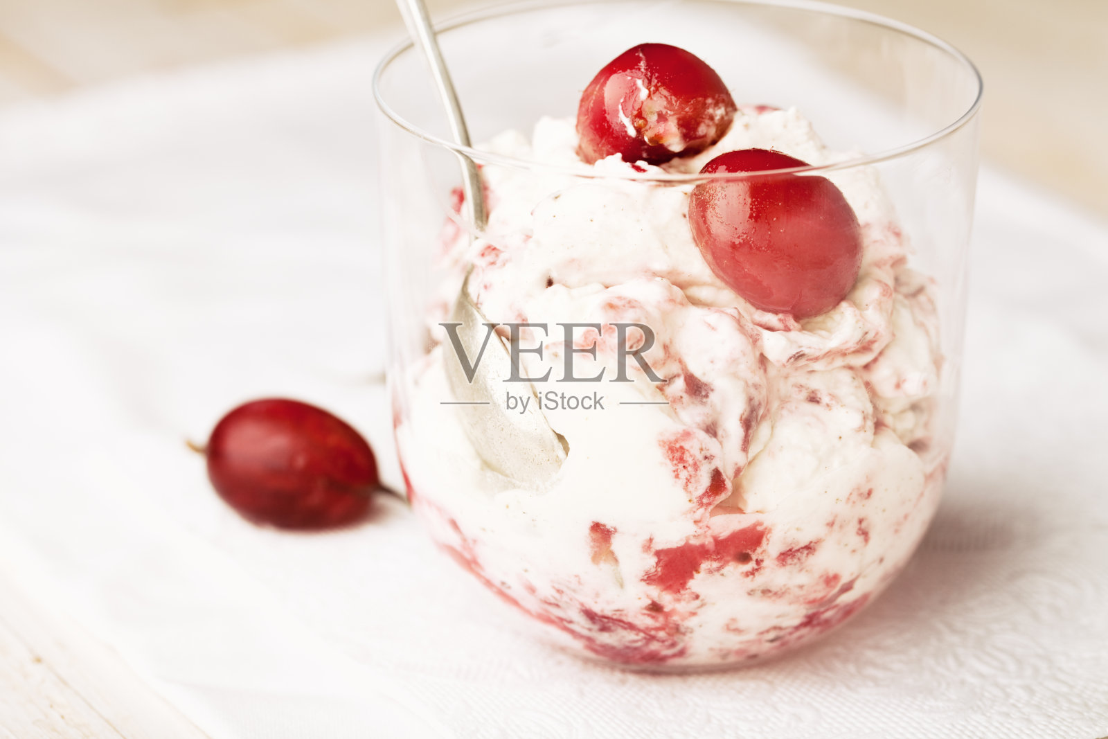 醋栗甜点慕斯照片摄影图片