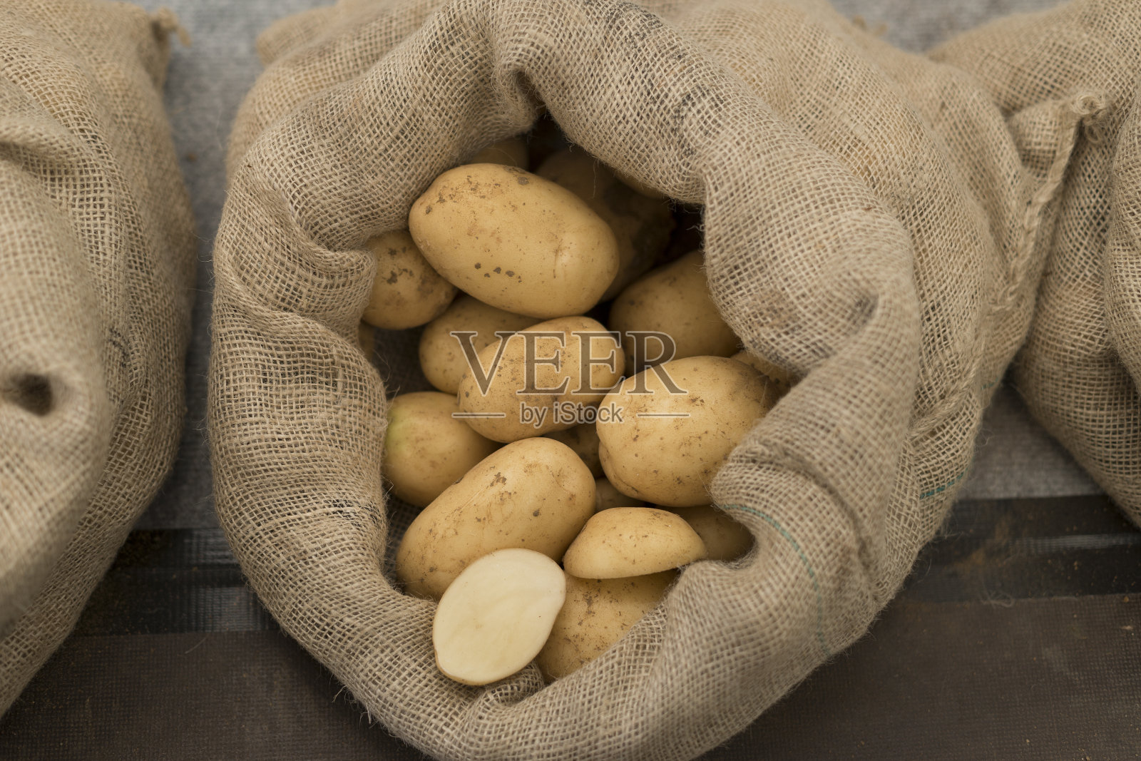 夏天收获土豆照片摄影图片