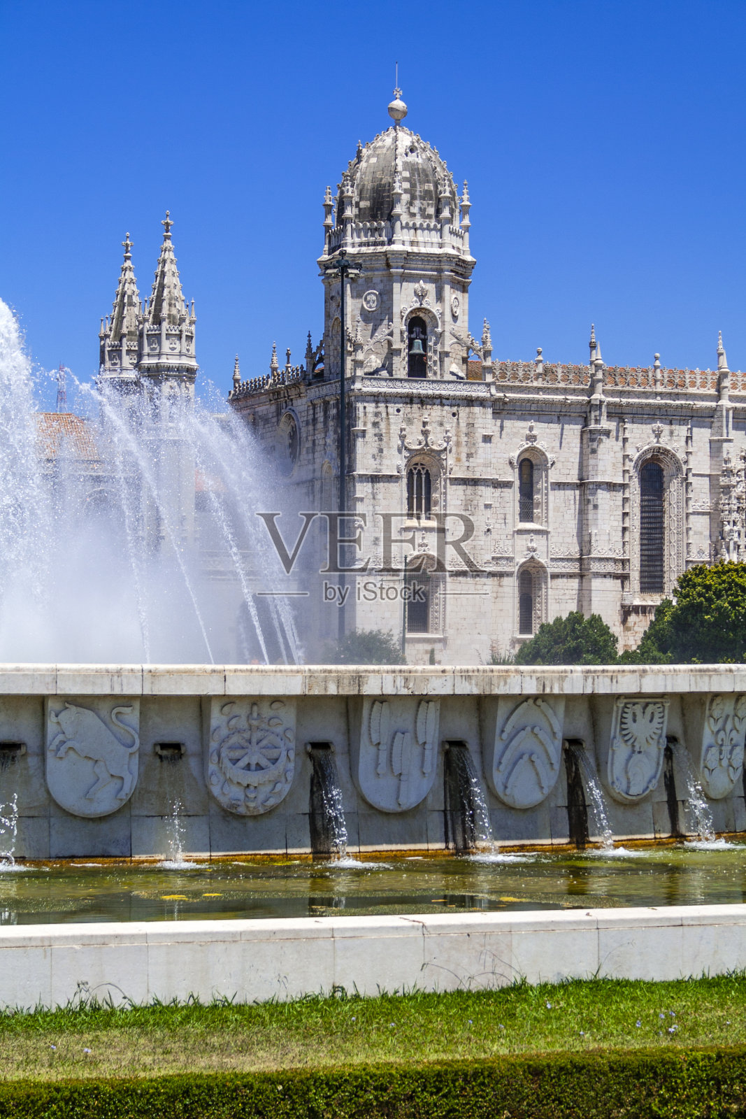 从里斯本的Imperio花园看到的Jeronimos修道院照片摄影图片