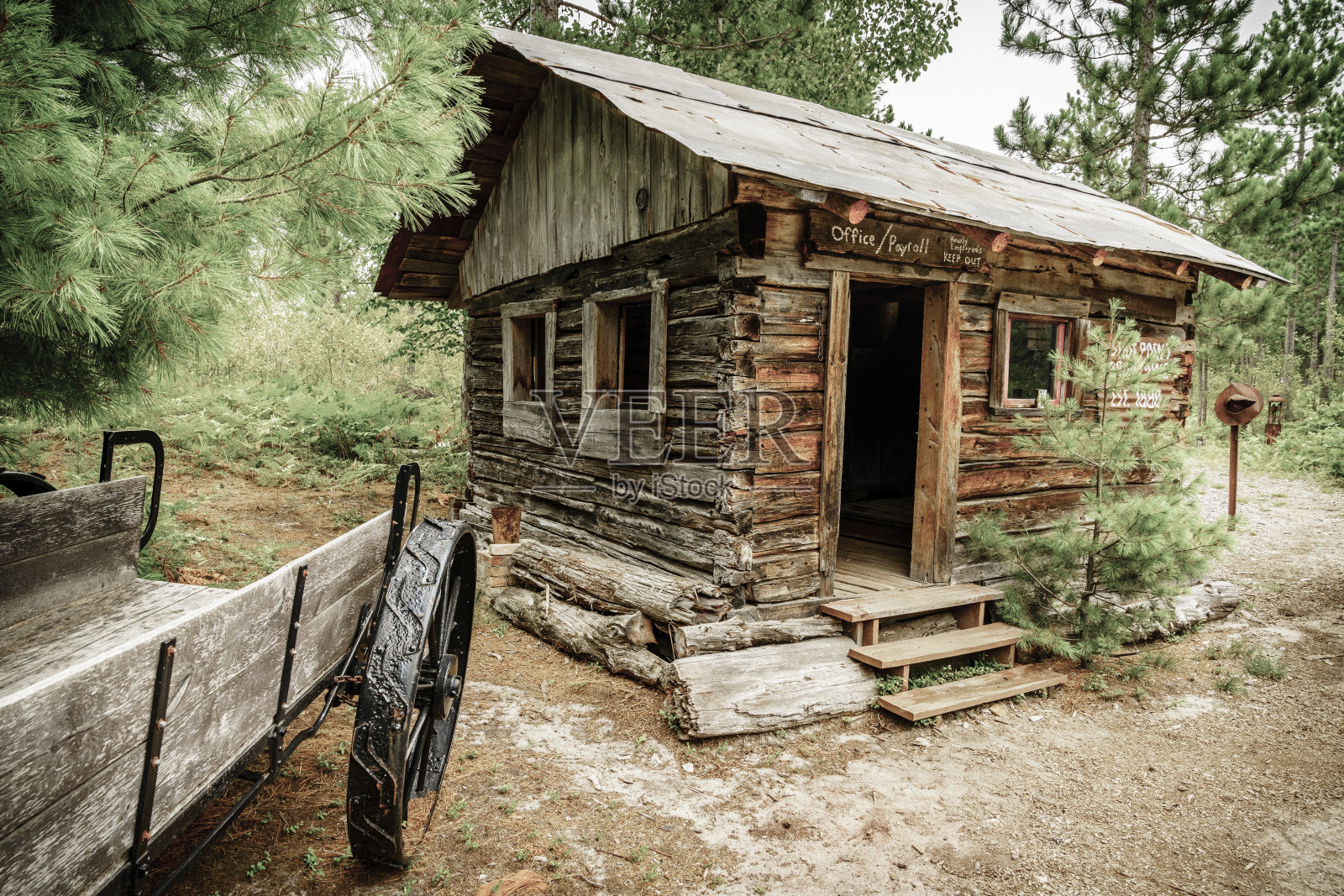 废弃矿井照片摄影图片