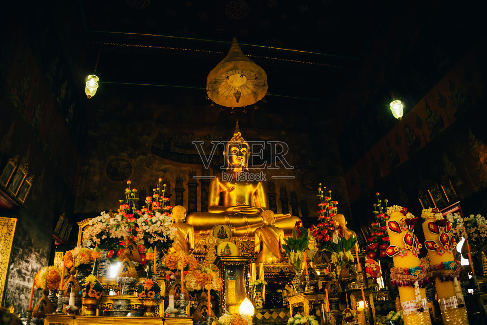 金色的佛像照片摄影图片