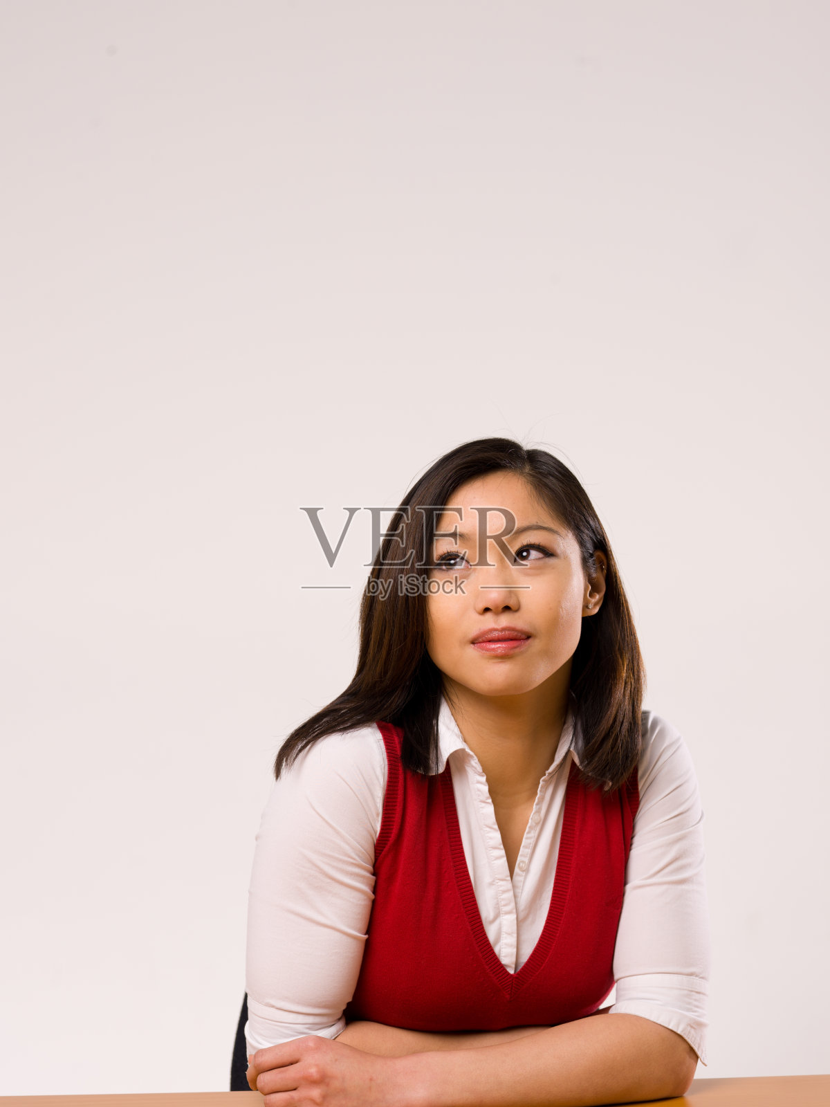 亚洲女性做面部表情照片摄影图片