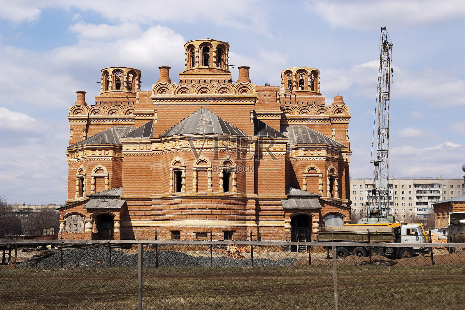 东正教大教堂正在建设中。照片摄影图片