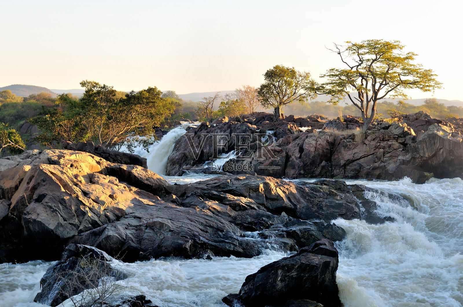 纳米比亚Ruacana瀑布的日出照片摄影图片