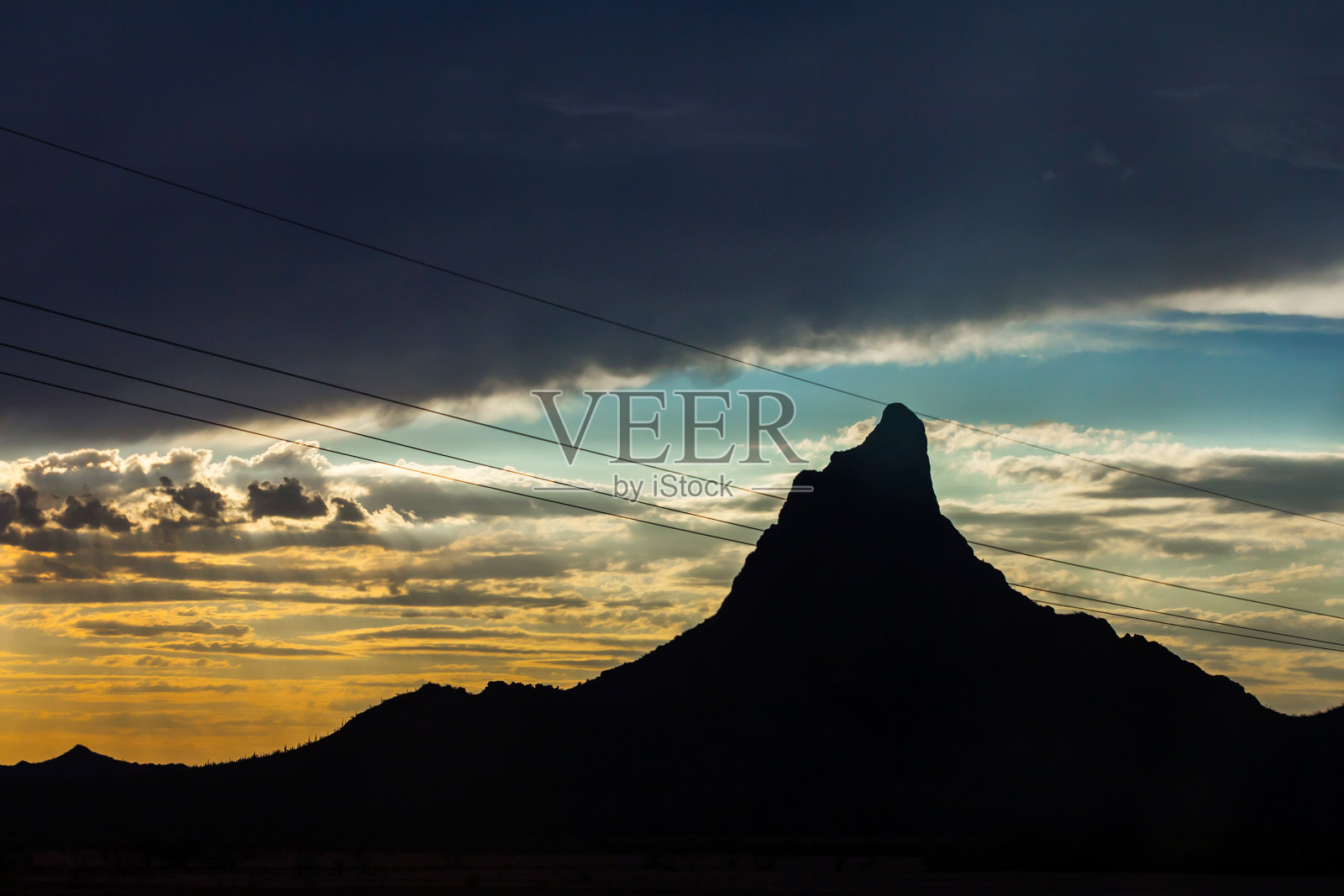 夕阳下的山影照片摄影图片