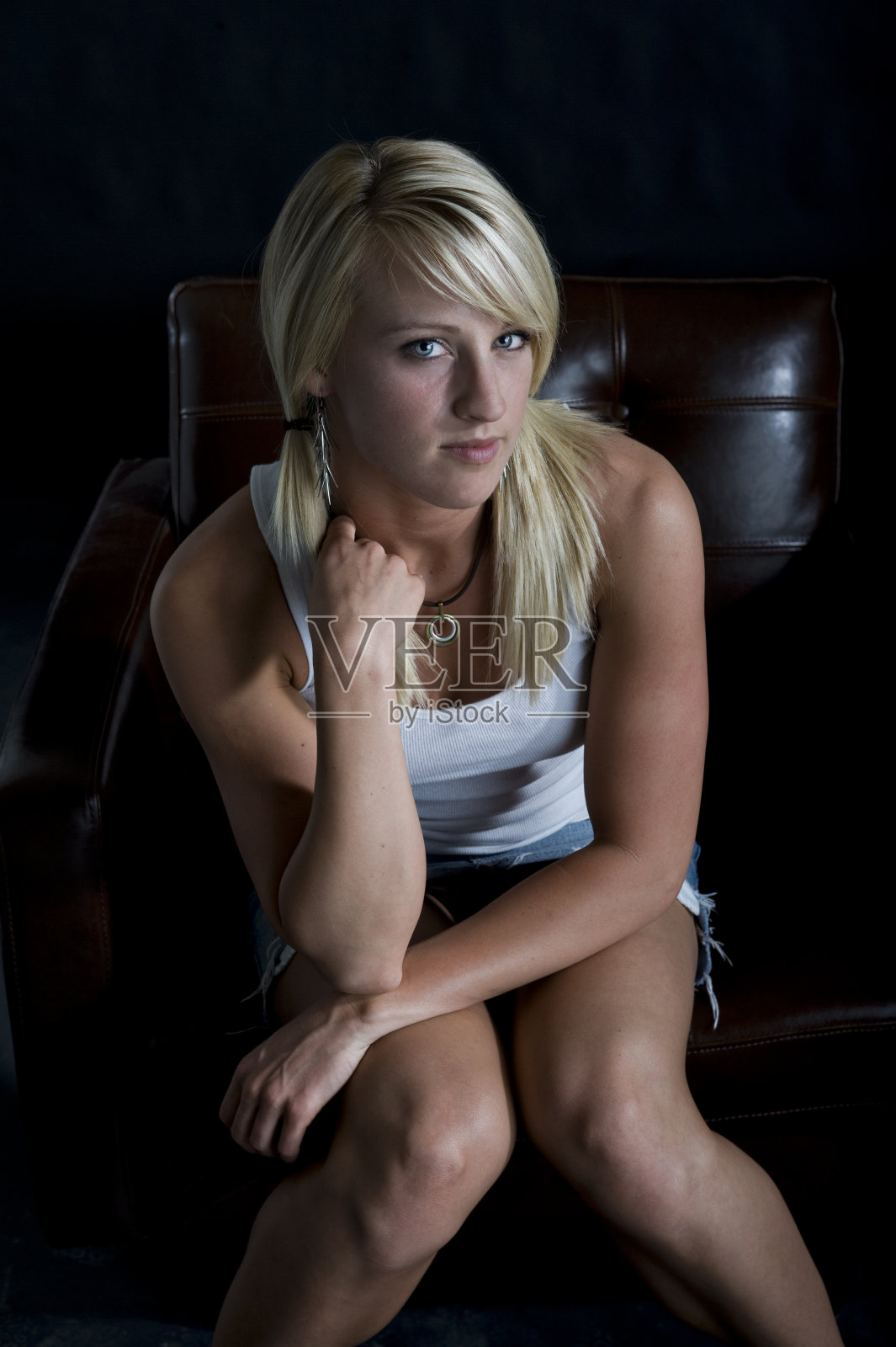 时尚-美丽的年轻女人(XL)照片摄影图片