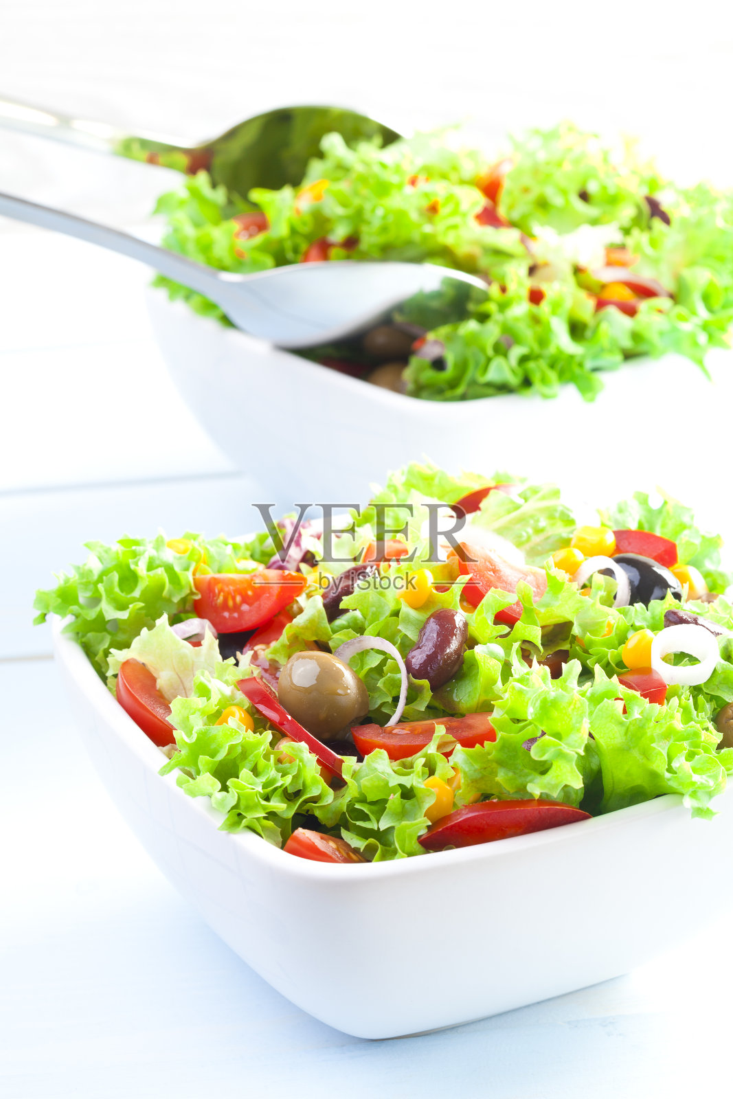 新鲜的墨西哥橄榄和红豆沙拉照片摄影图片