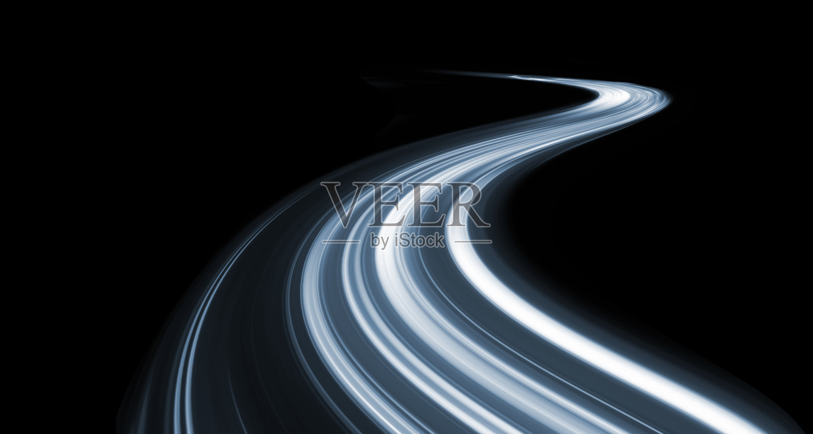 在夜间的道路上加速运动照片摄影图片