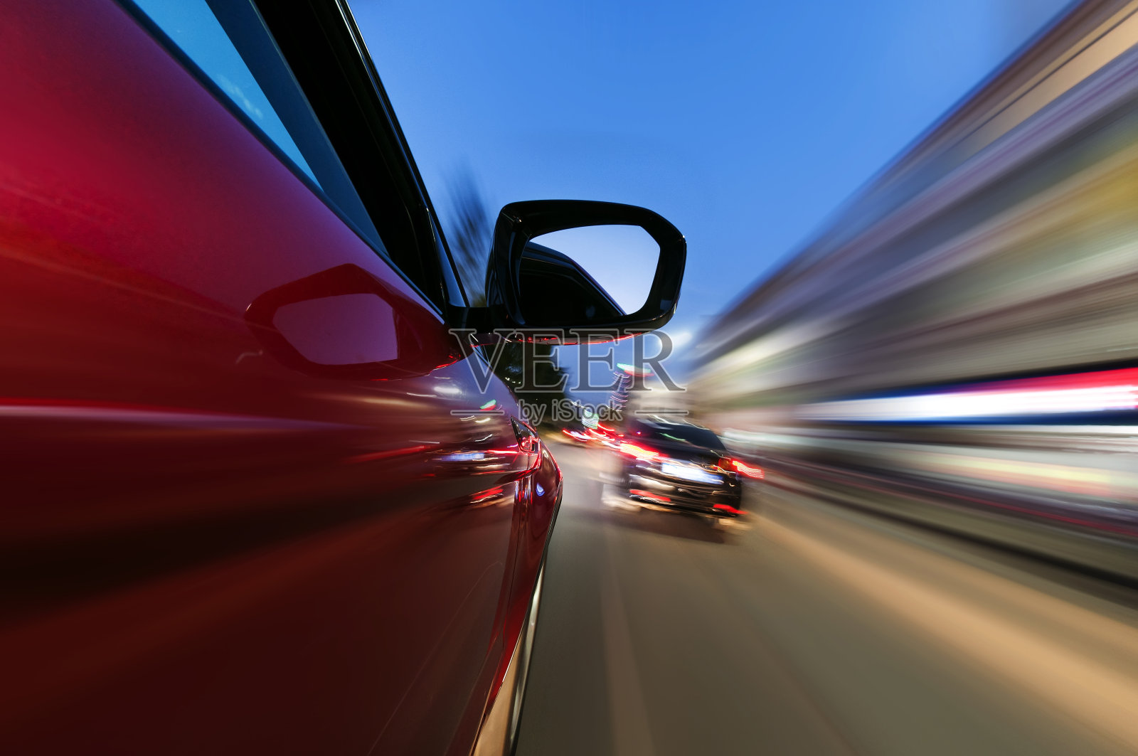 汽车在道路上的运动模糊背景照片摄影图片