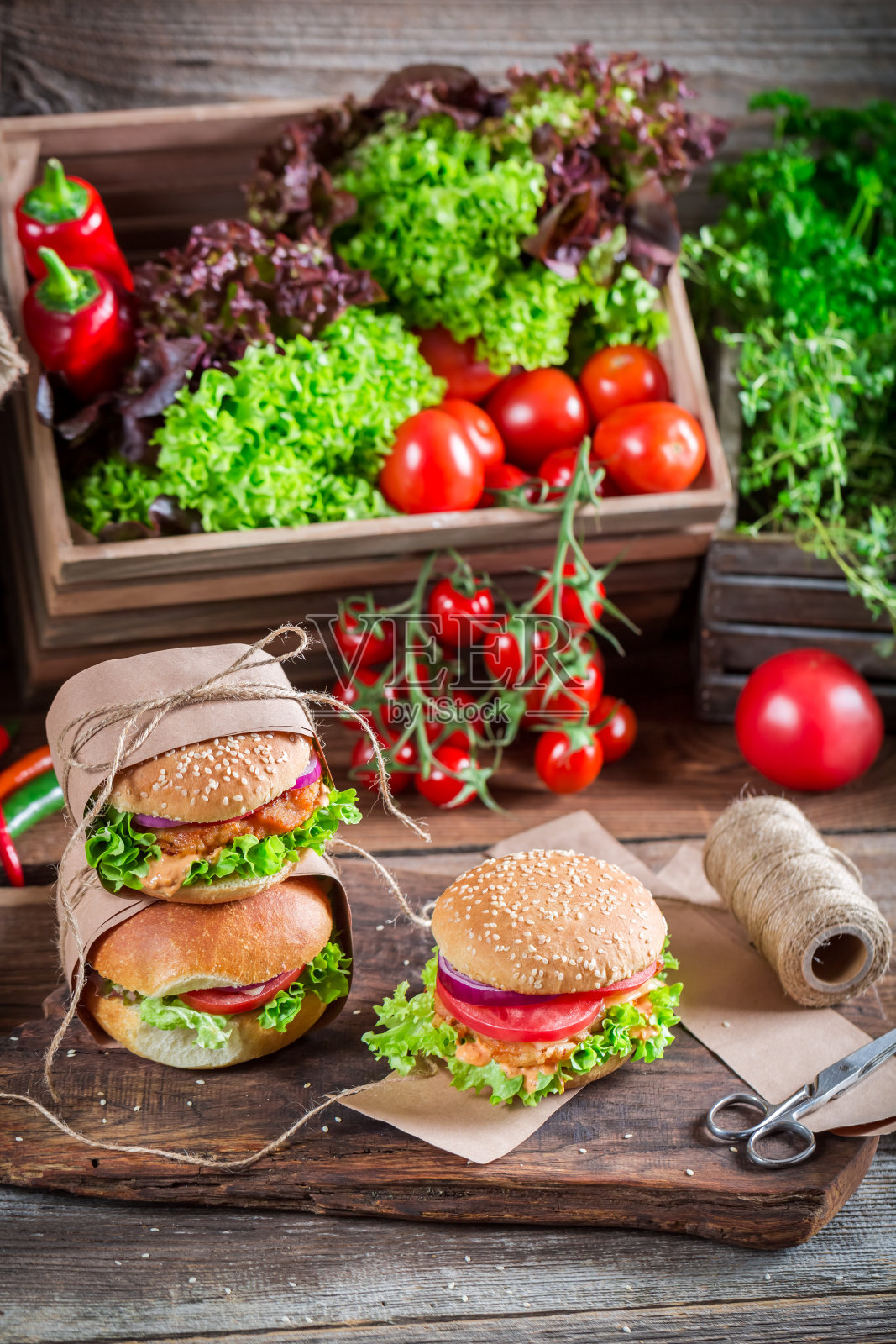 好吃的外卖汉堡包照片摄影图片