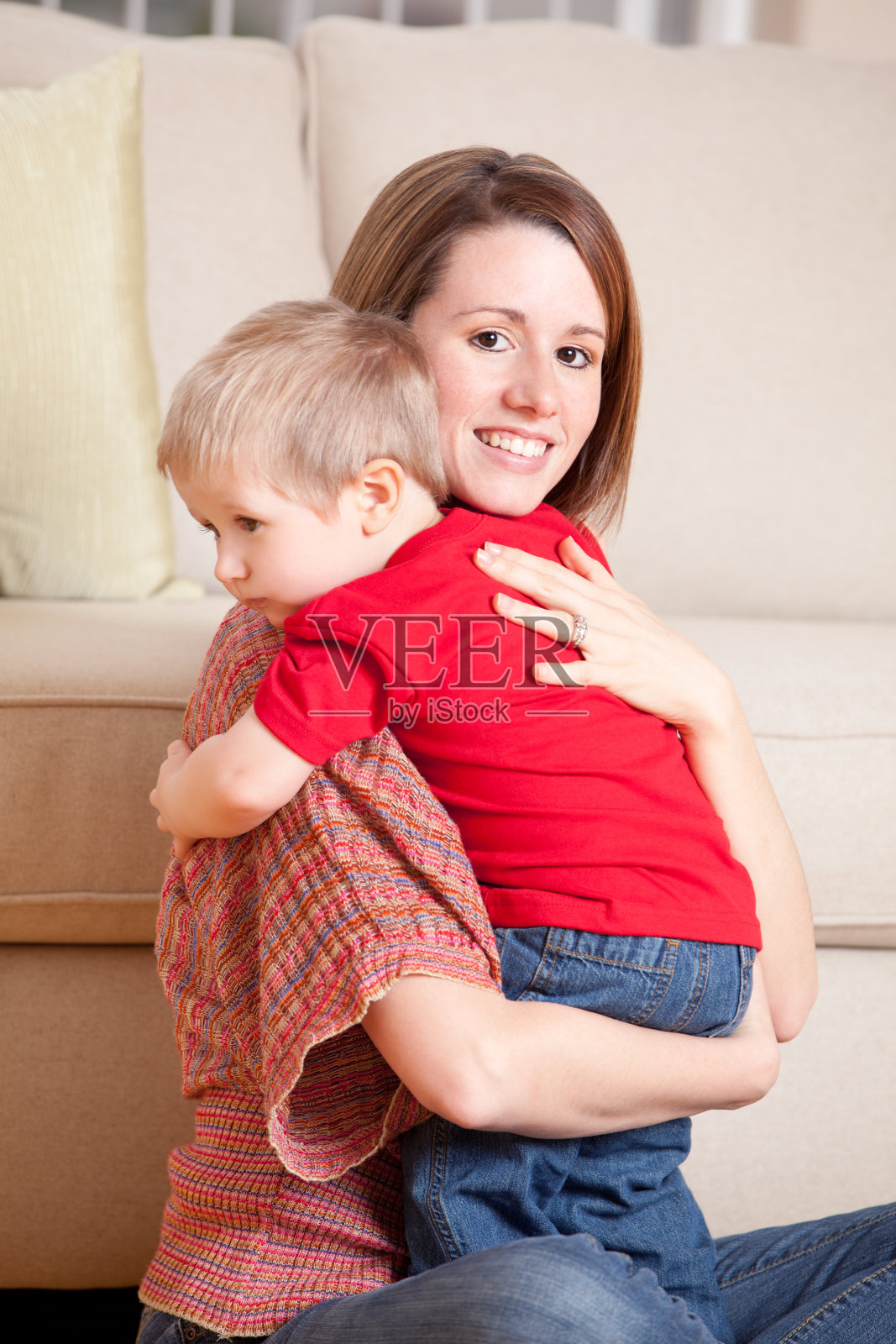 母亲和儿子照片摄影图片