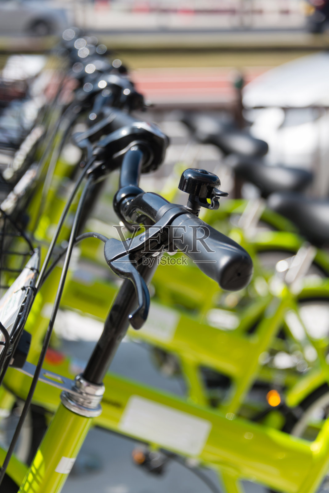 租用停放在停车场的自行车(XXXLarge)照片摄影图片