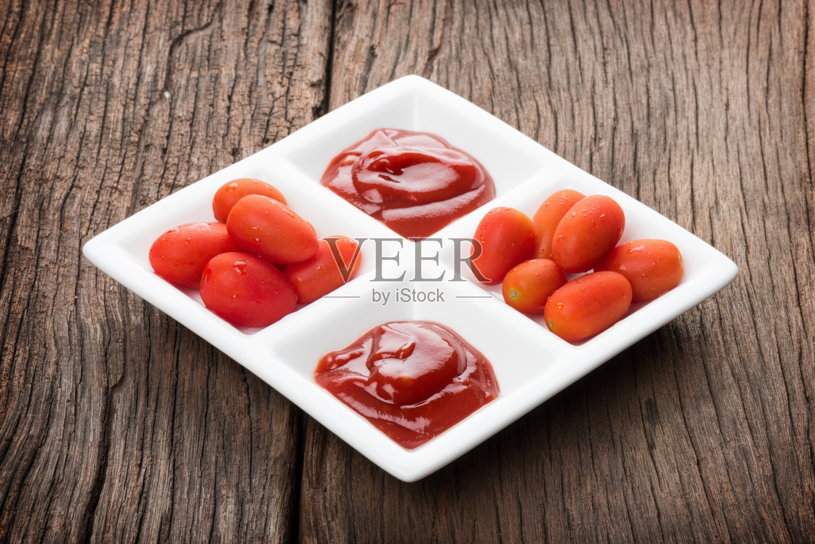 圣女果和番茄酱照片摄影图片