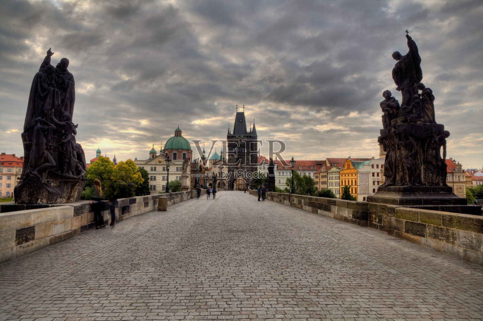 捷克共和国布拉格的查理大桥照片摄影图片