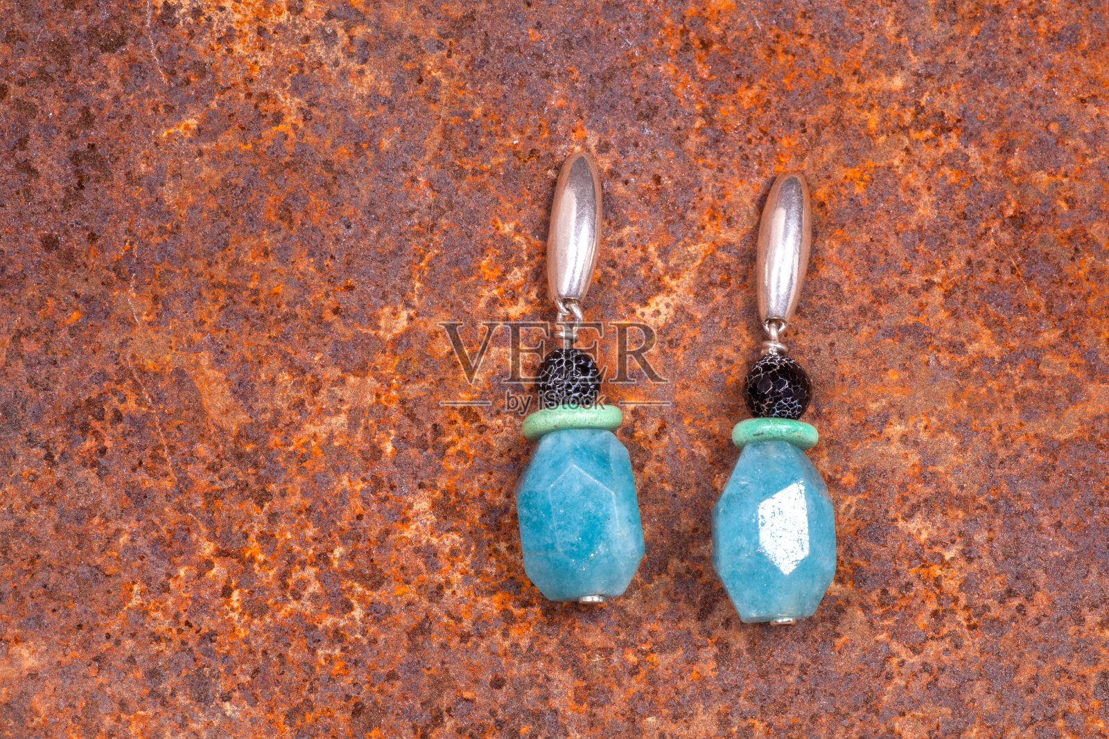 近距离玉髓耳环照片摄影图片