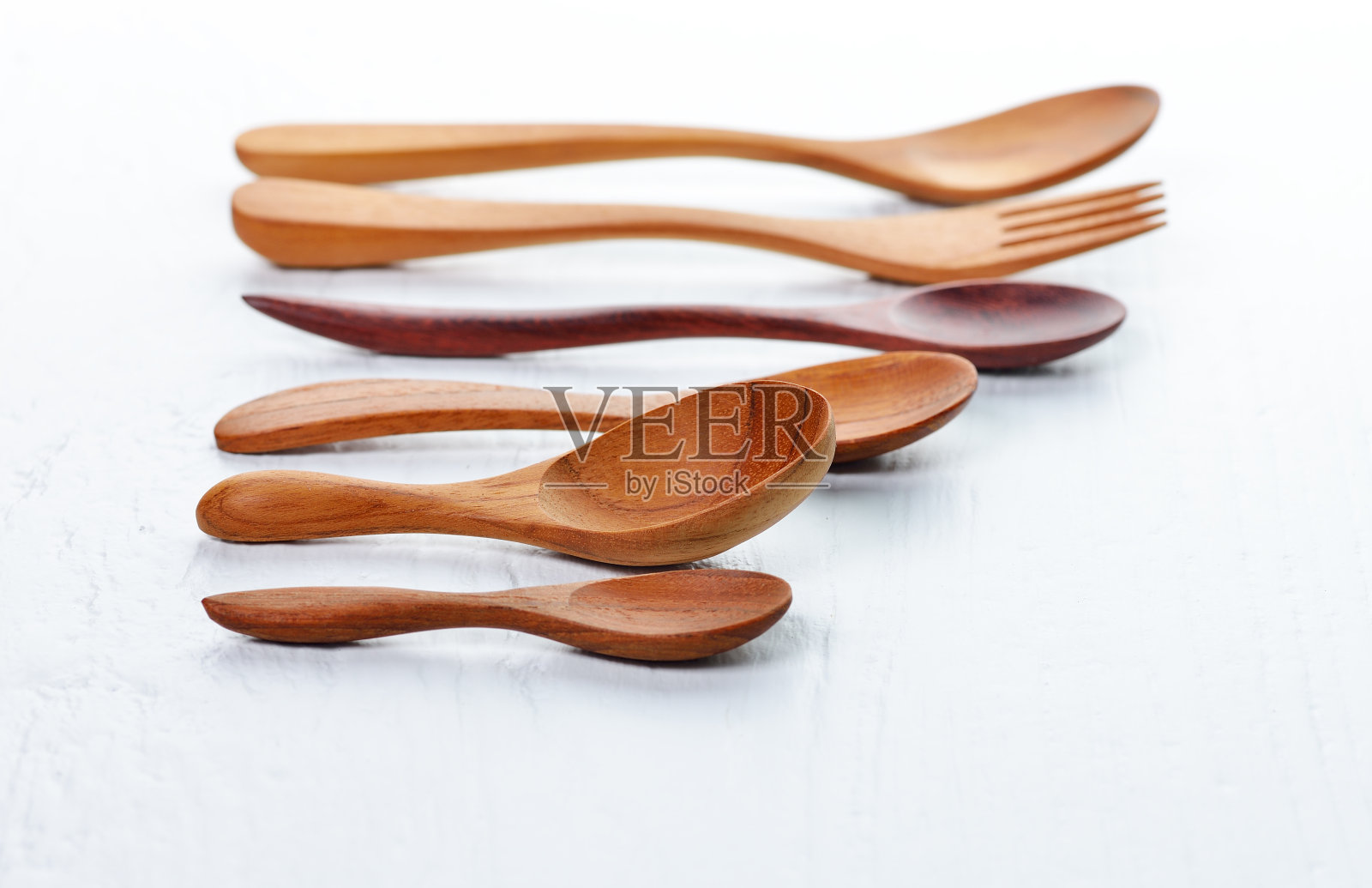 木勺和叉子和木板背景照片摄影图片