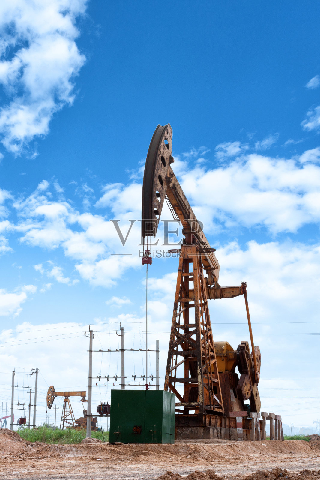 油田和蓝天照片摄影图片