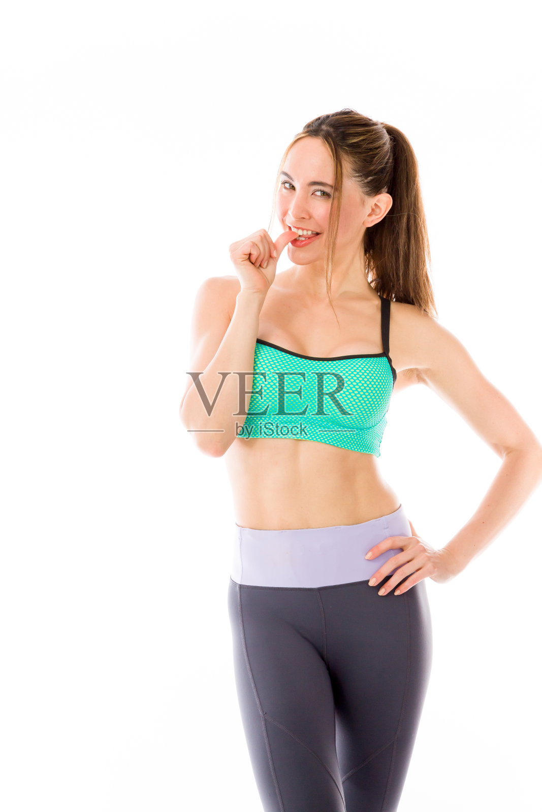 紧张的模特咬着指甲照片摄影图片