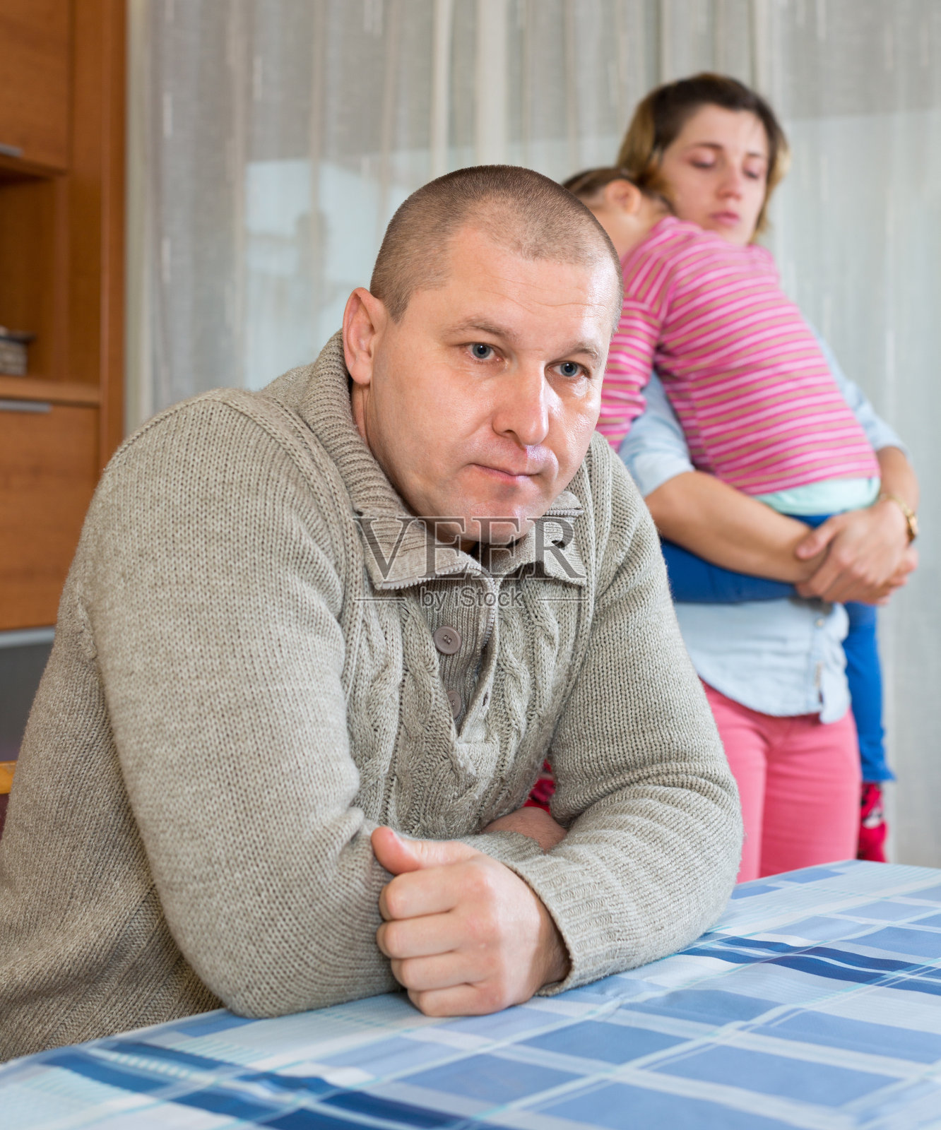 有孩子的夫妇发生冲突照片摄影图片