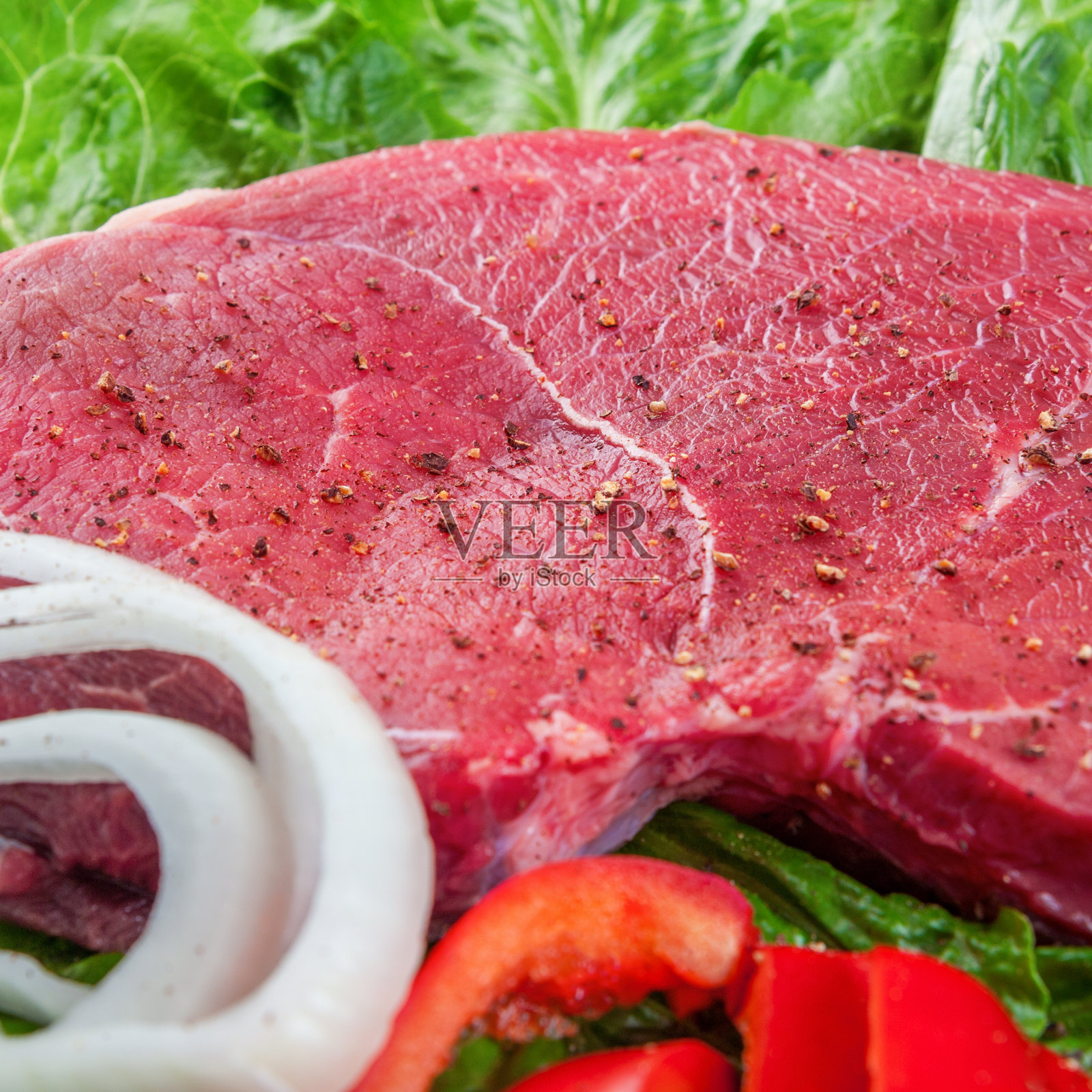 肉加洋葱和辣椒照片摄影图片