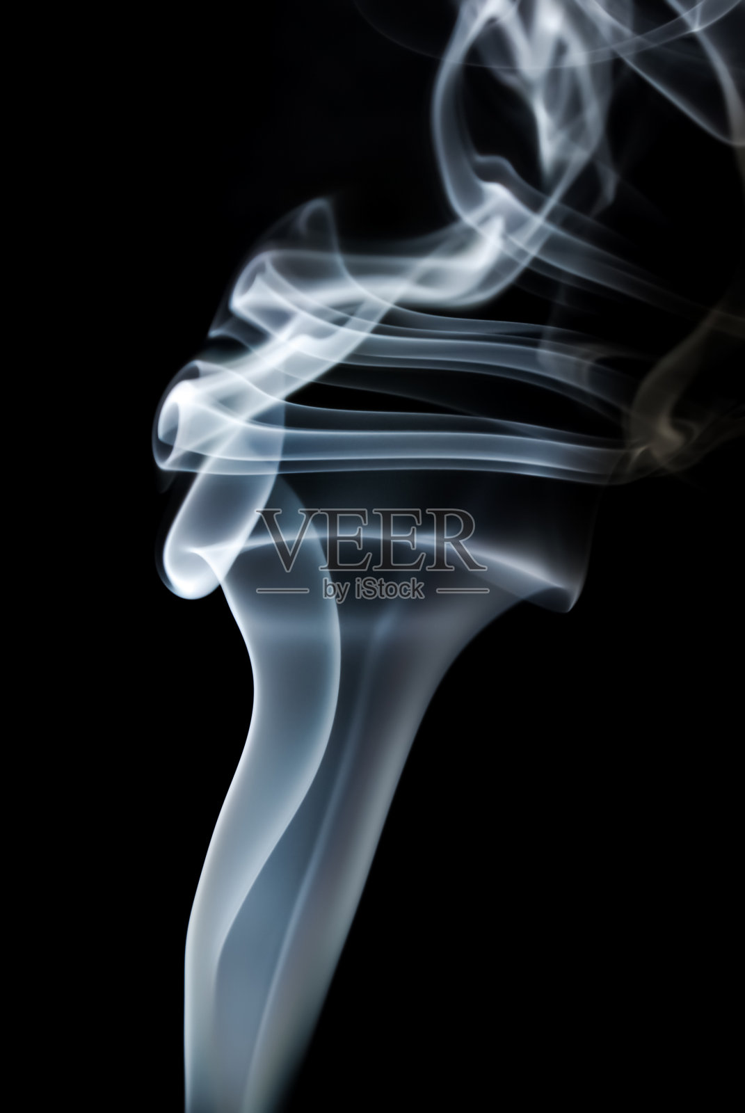 卷发的烟照片摄影图片